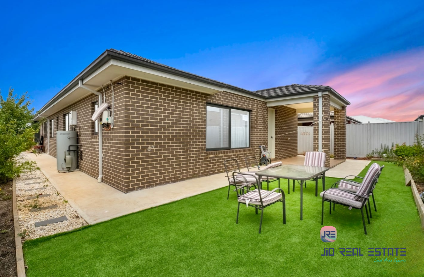 23 Kirkham Drive, Thornhill Park VIC