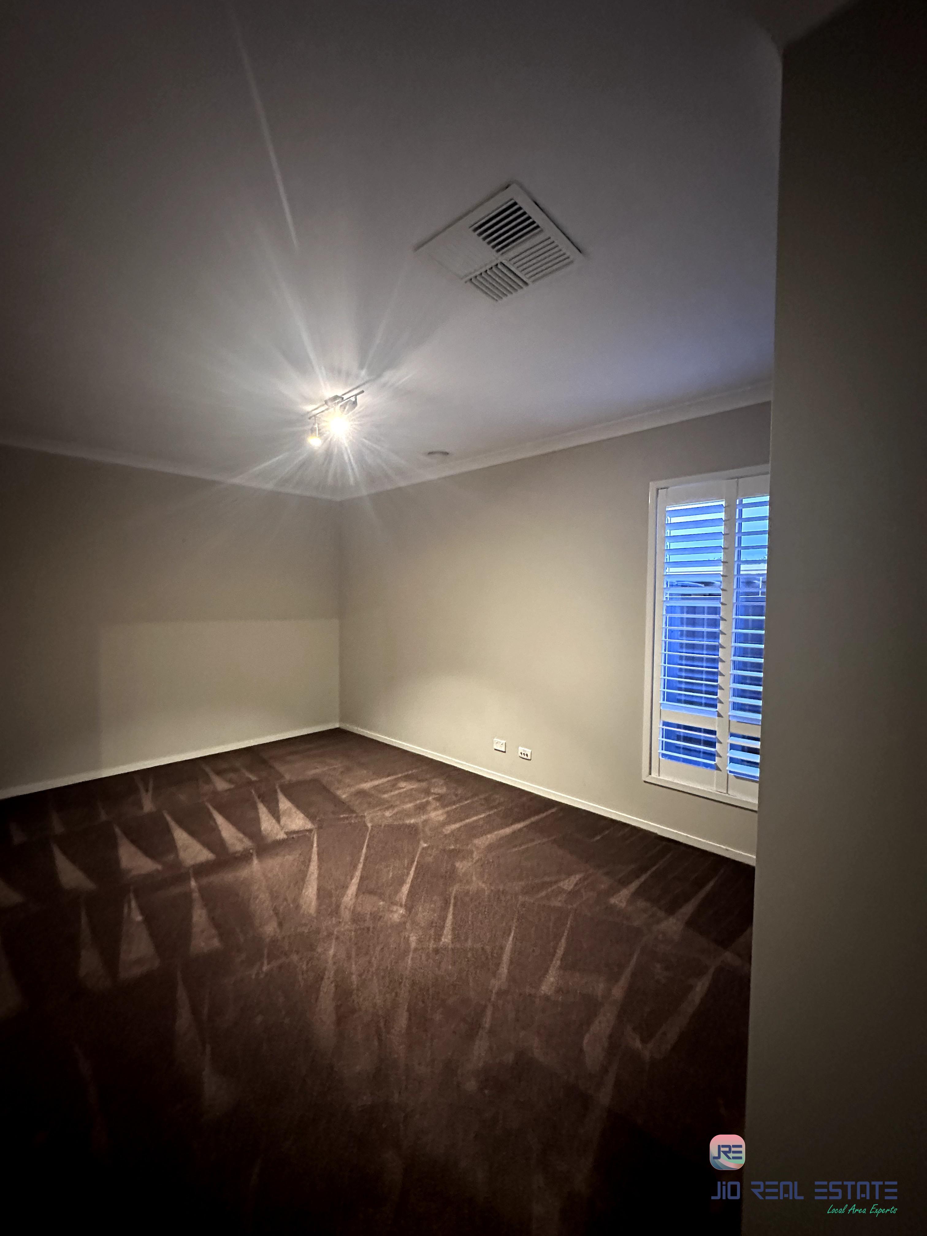 3 Finsbury Crescent, Manor Lakes VIC