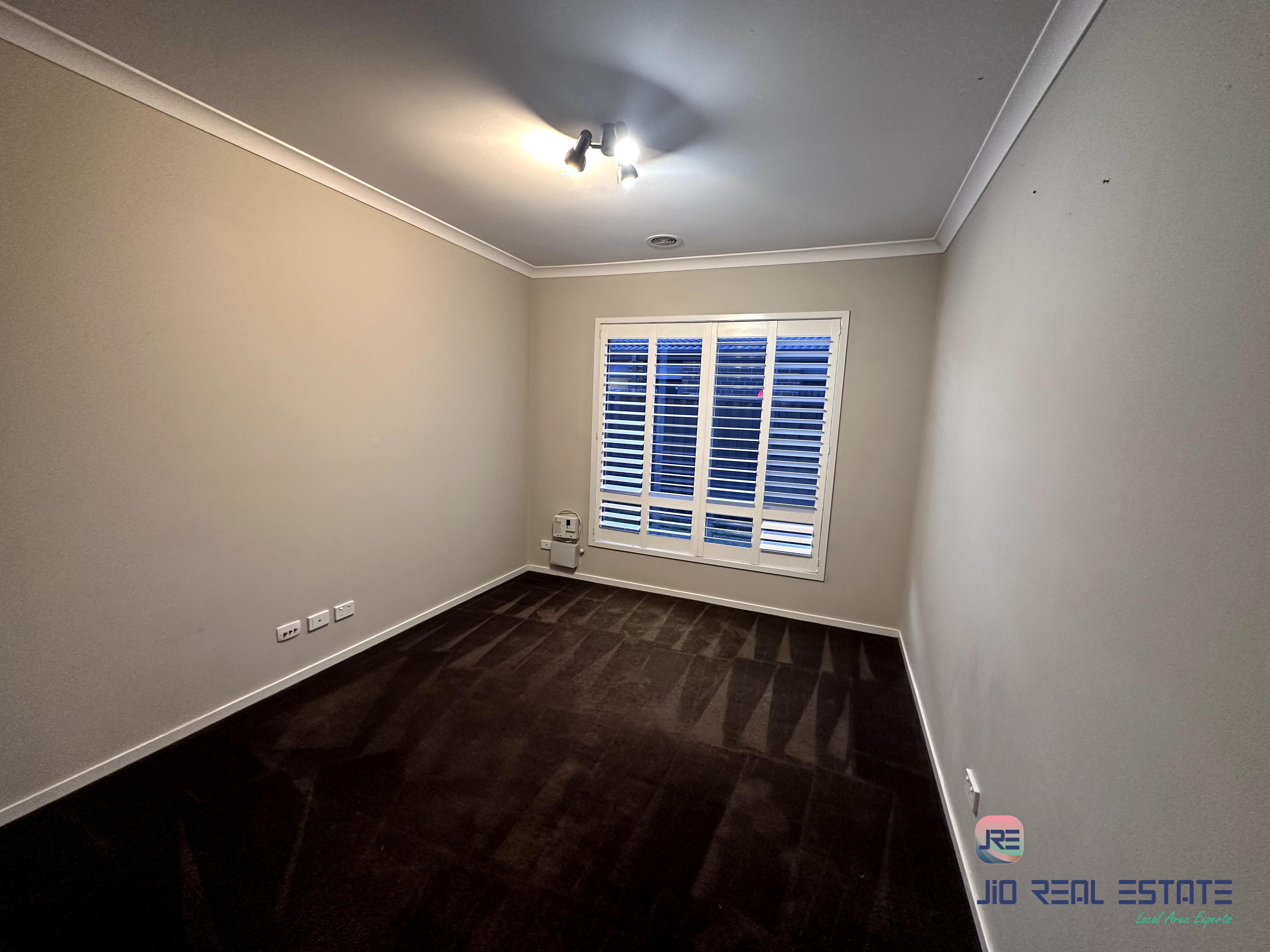 3 Finsbury Crescent, Manor Lakes VIC