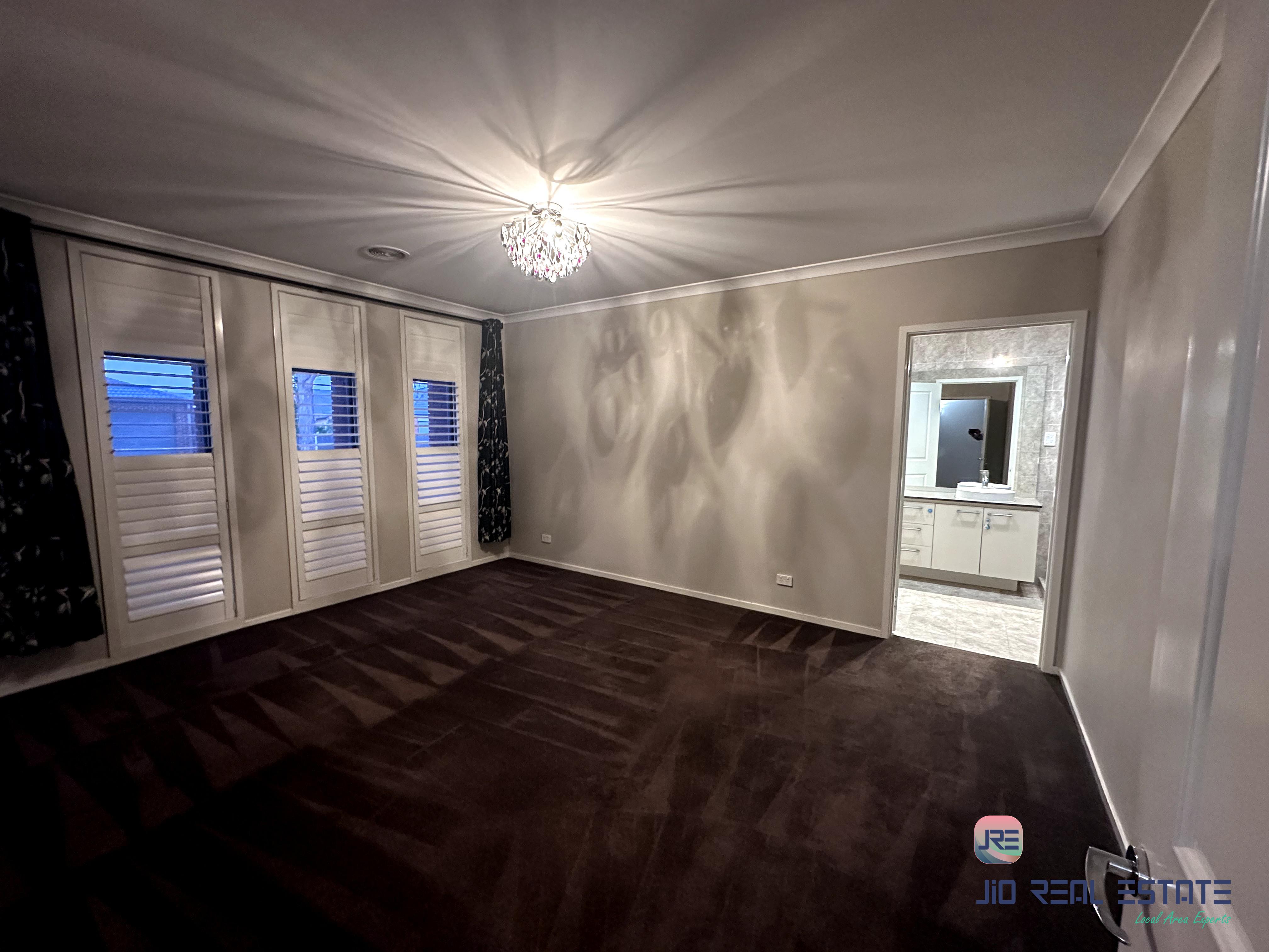 3 Finsbury Crescent, Manor Lakes VIC