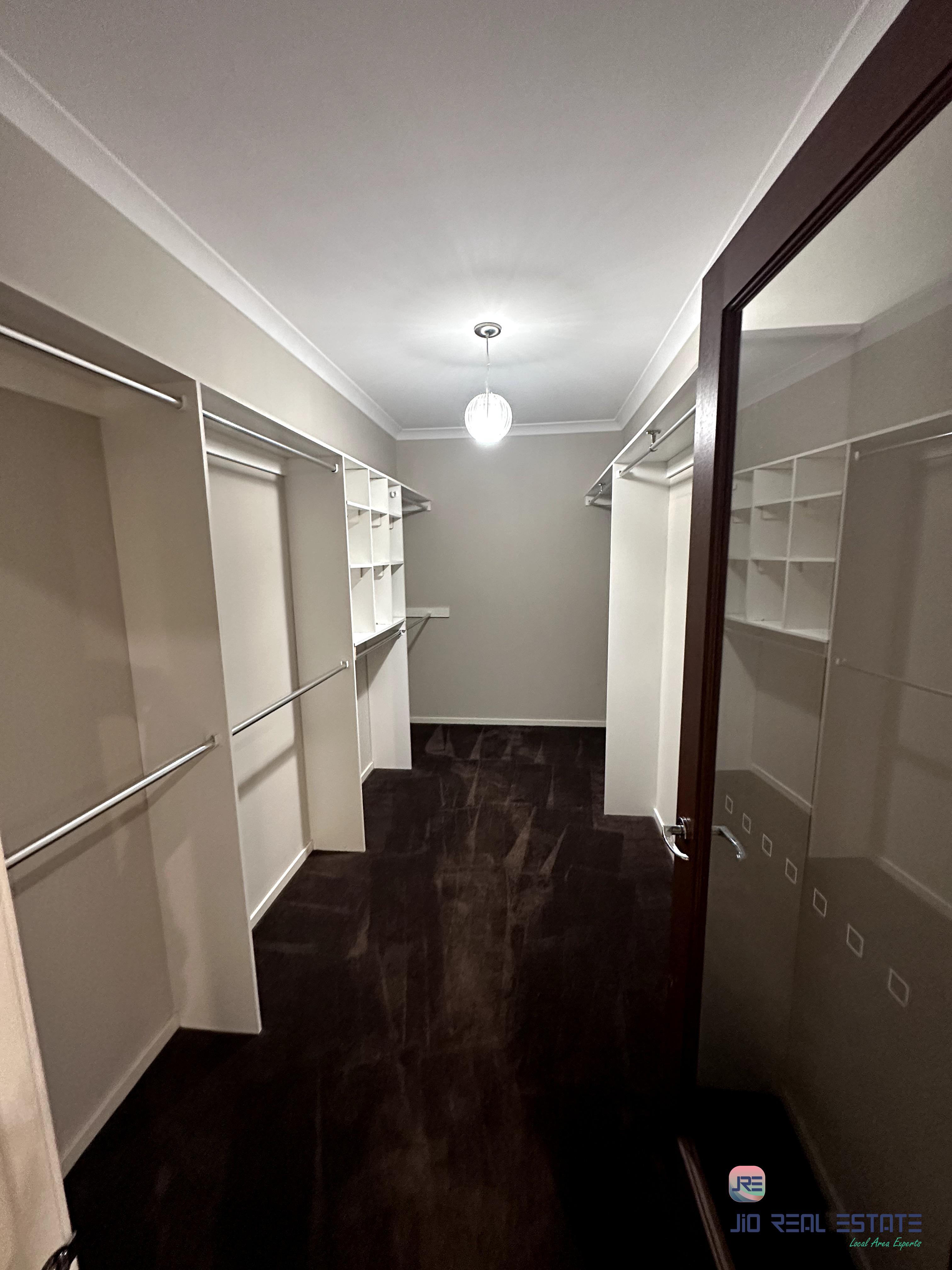 3 Finsbury Crescent, Manor Lakes VIC