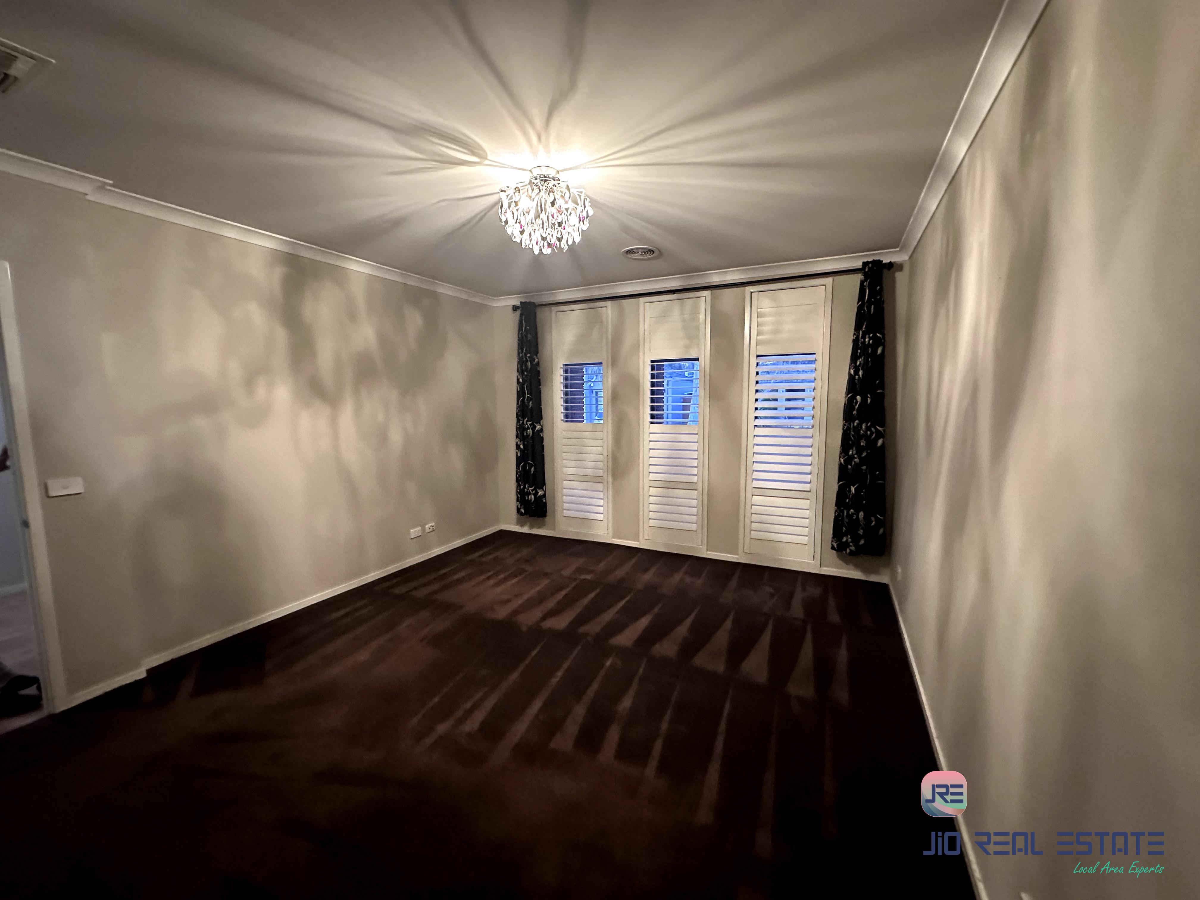 3 Finsbury Crescent, Manor Lakes VIC
