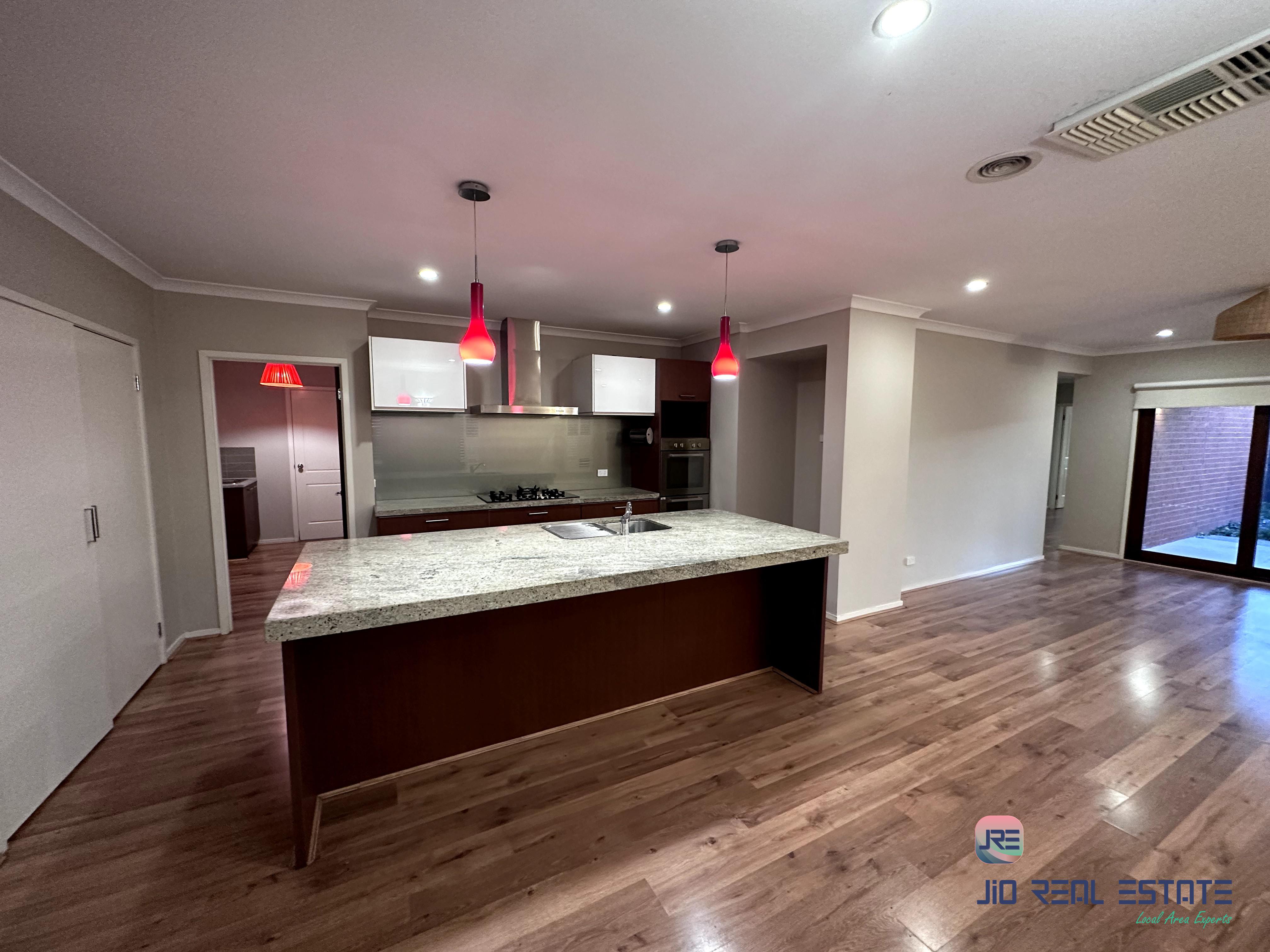 3 Finsbury Crescent, Manor Lakes VIC