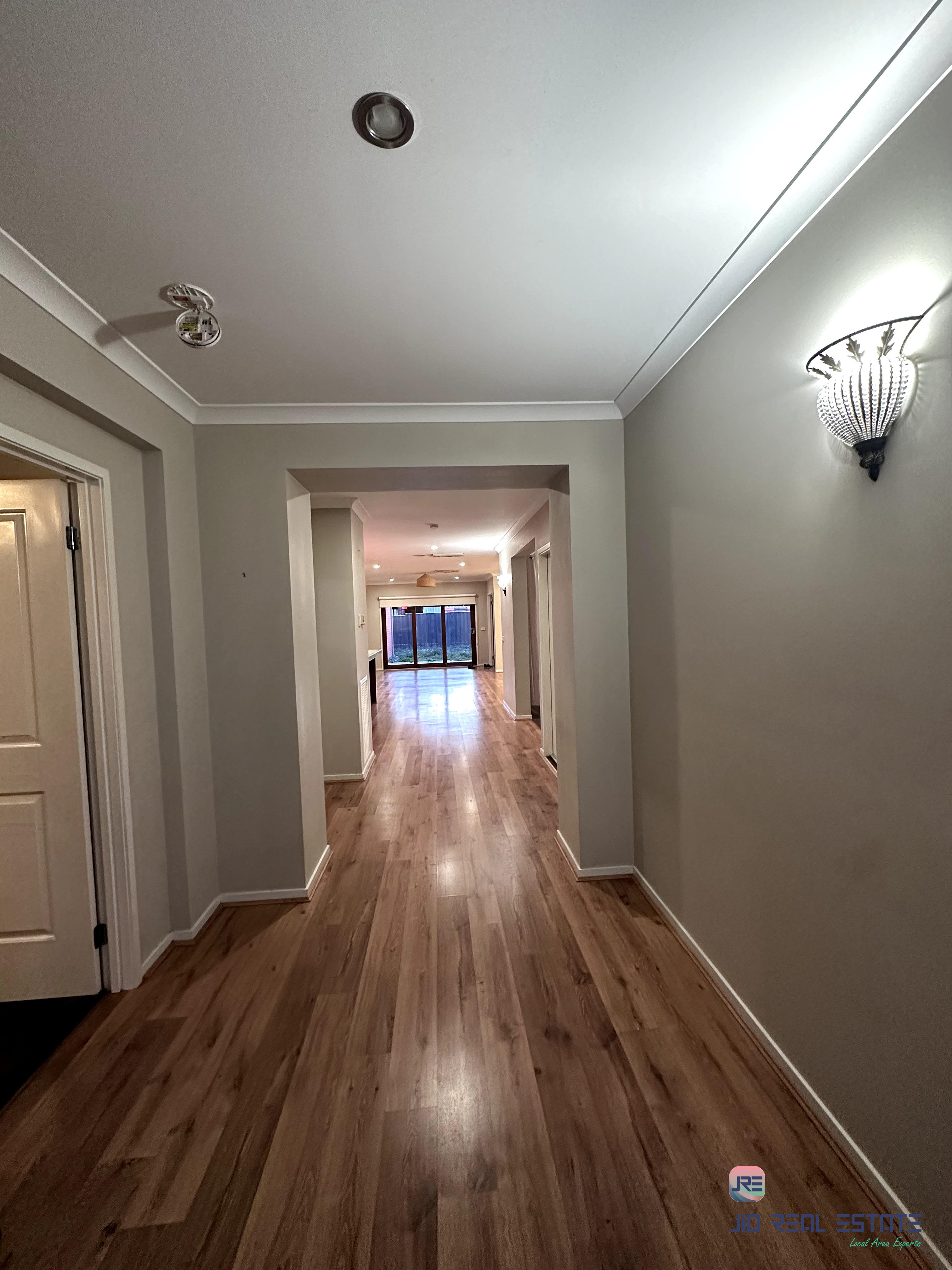 3 Finsbury Crescent, Manor Lakes VIC