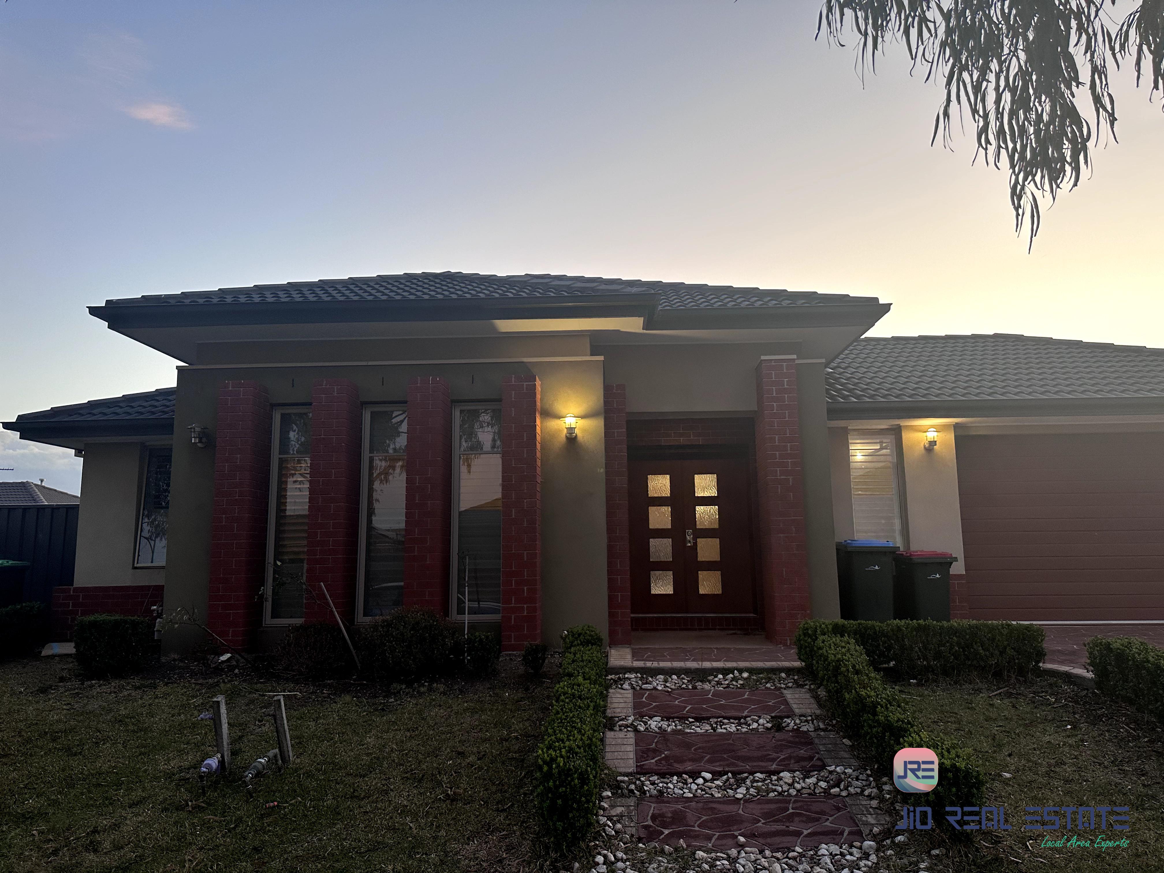 3 Finsbury Crescent, Manor Lakes VIC