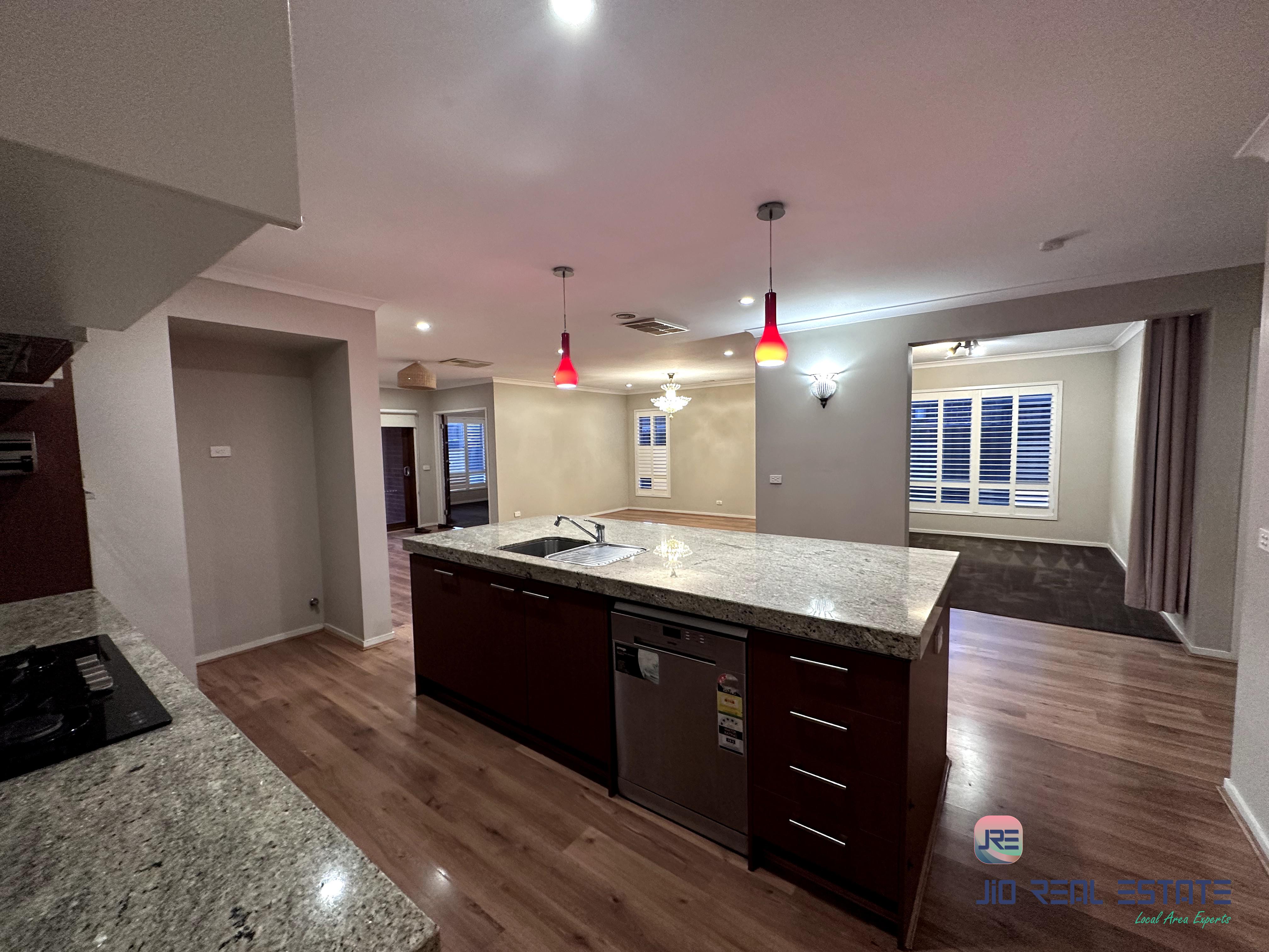 3 Finsbury Crescent, Manor Lakes VIC
