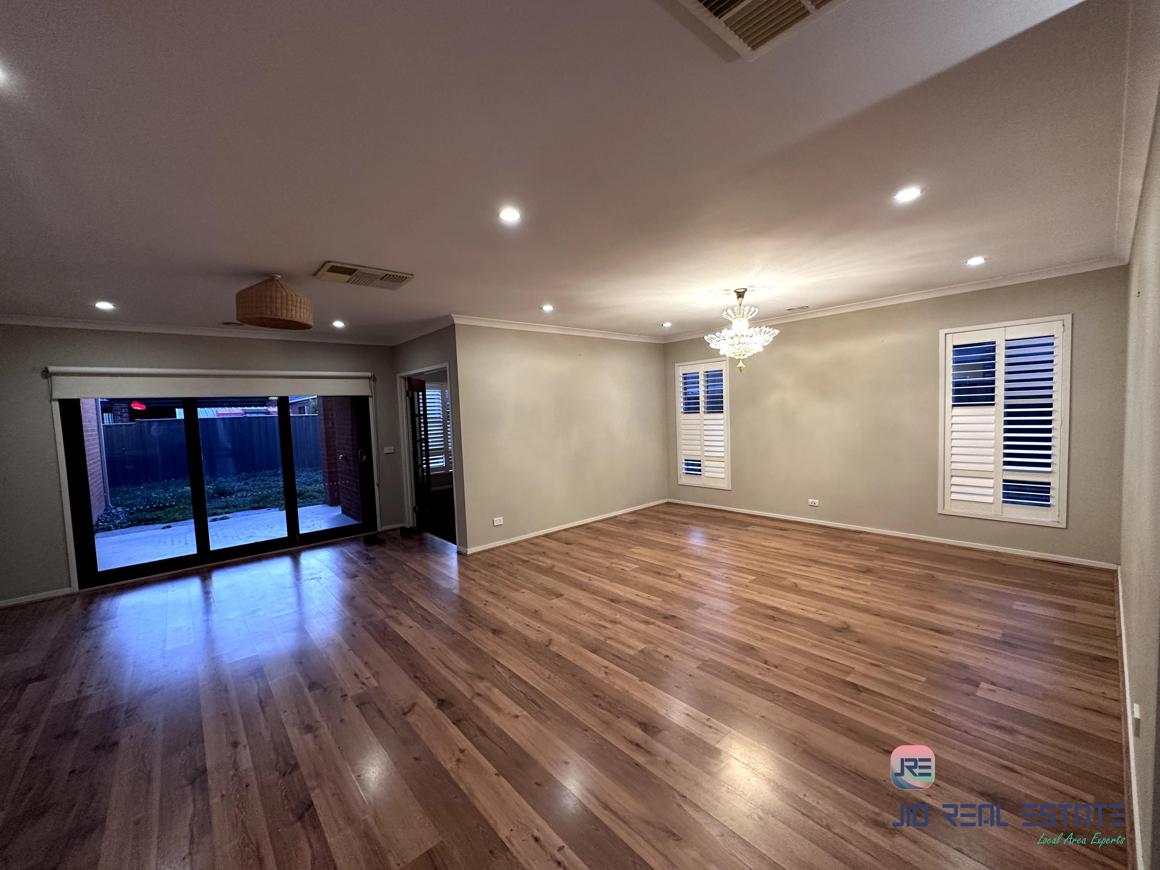 3 Finsbury Crescent, Manor Lakes VIC