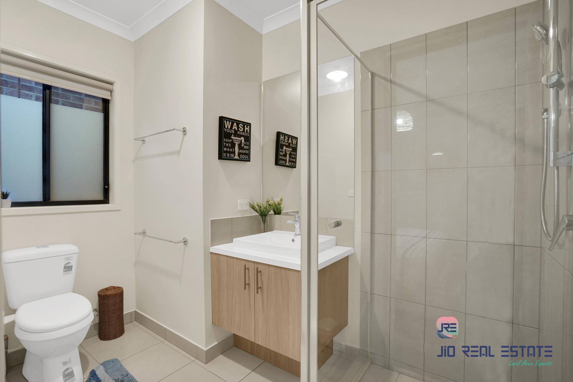 11 Adair Street, Thornhill Park VIC