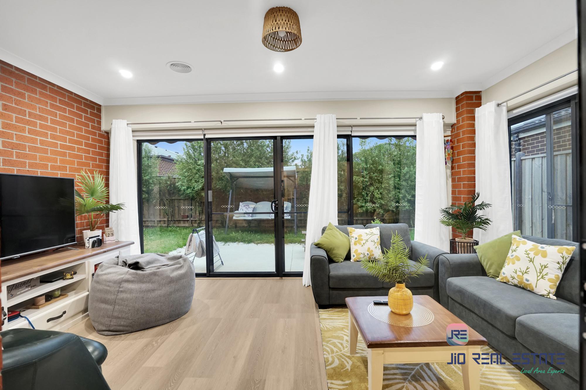 11 Adair Street, Thornhill Park VIC