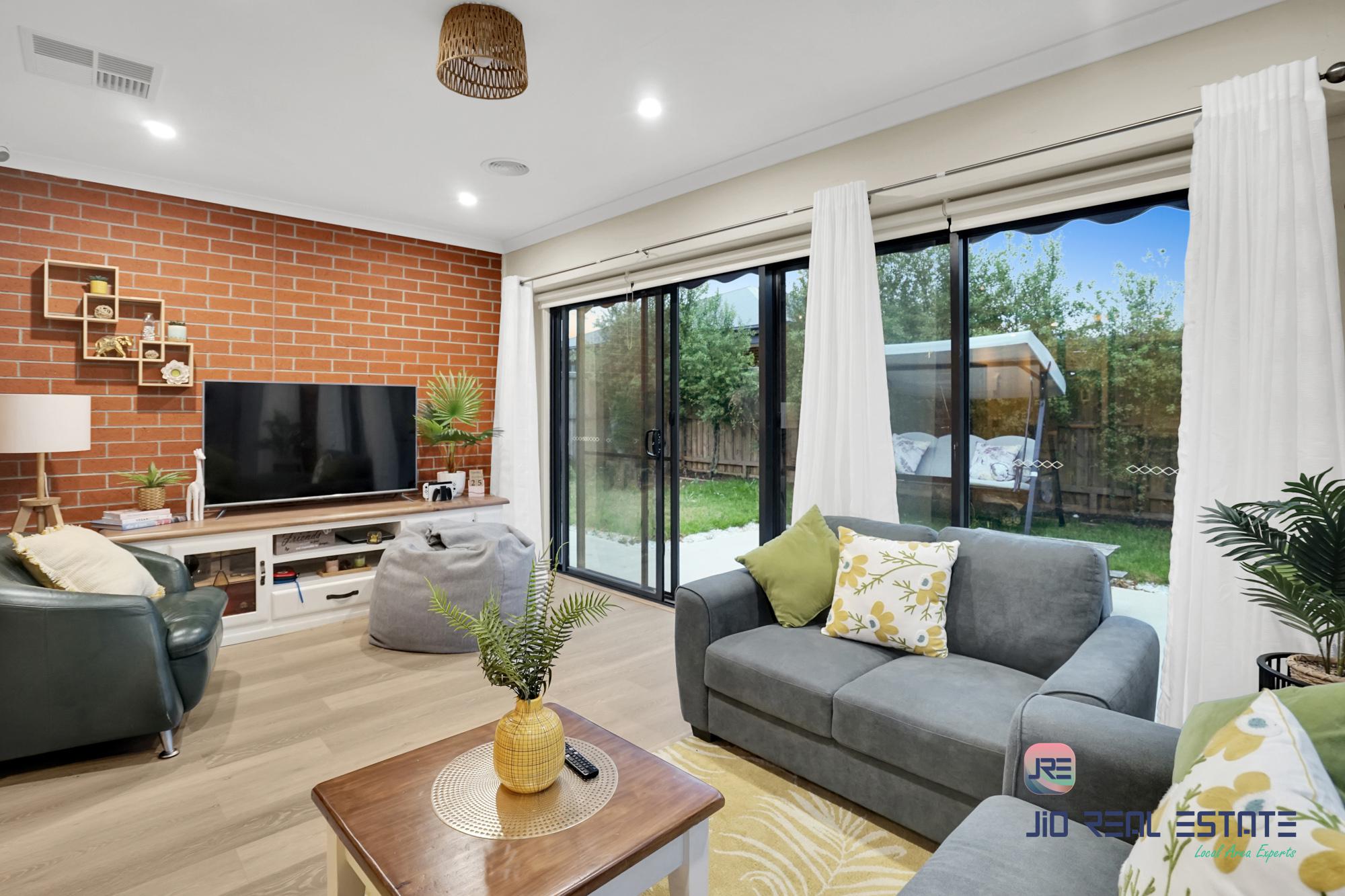 11 Adair Street, Thornhill Park VIC