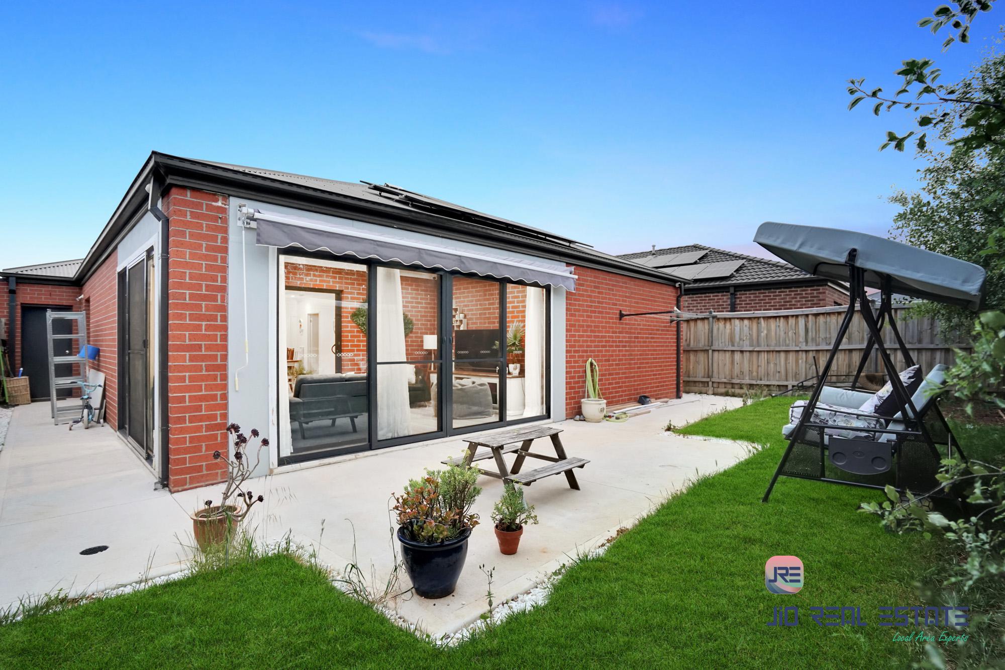11 Adair Street, Thornhill Park VIC