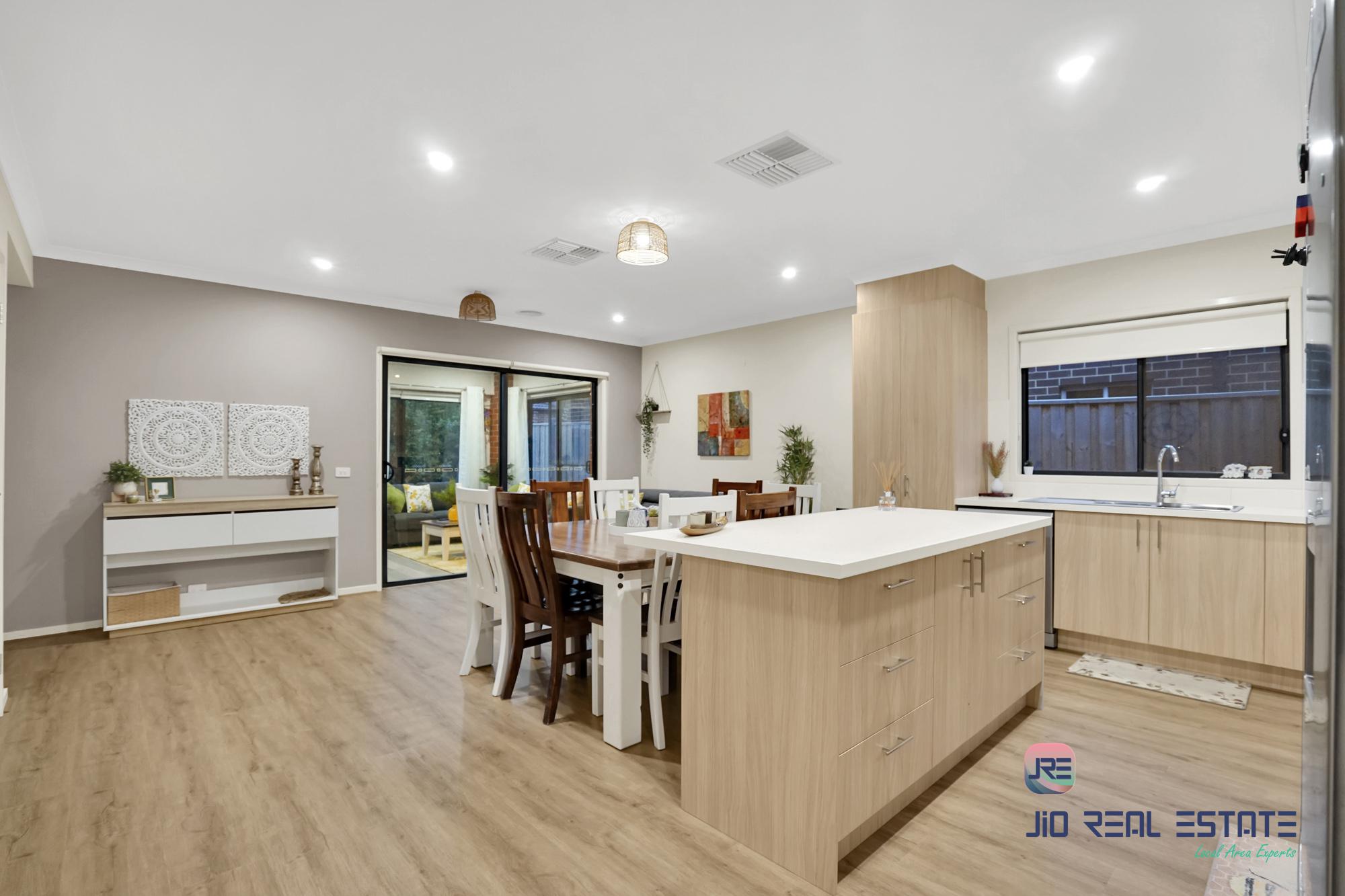 11 Adair Street, Thornhill Park VIC