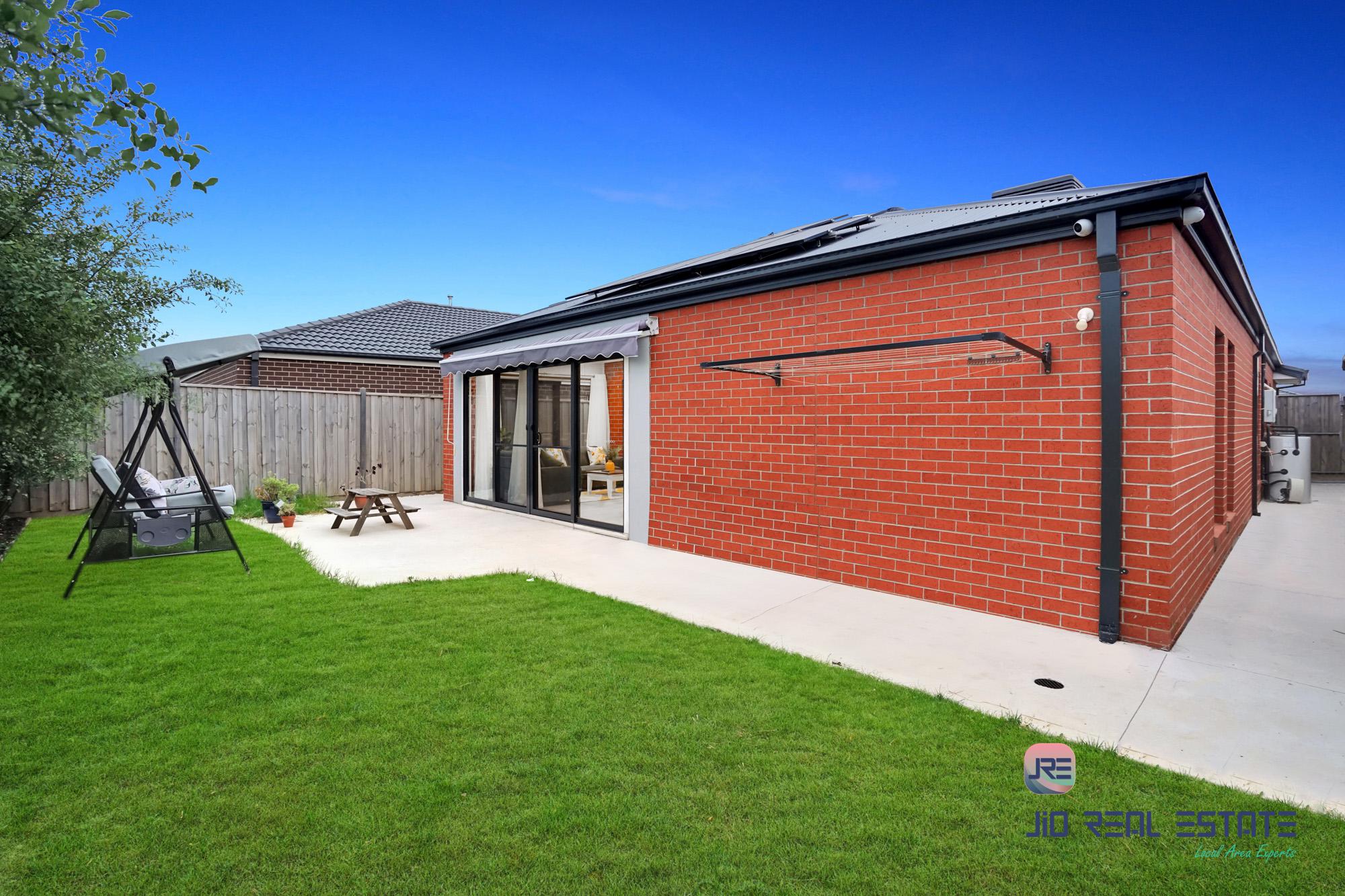 11 Adair Street, Thornhill Park VIC