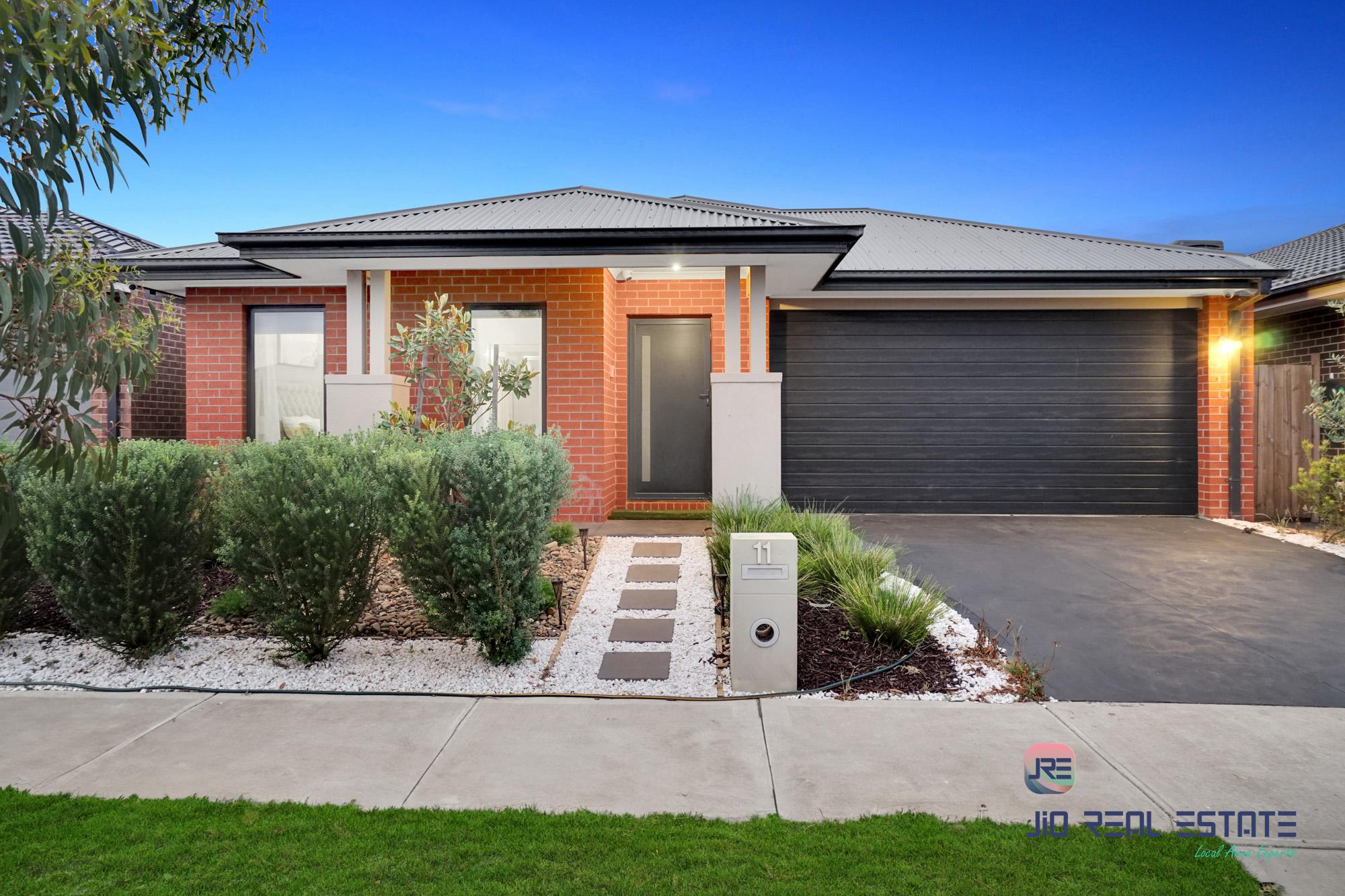 11 Adair Street, Thornhill Park VIC
