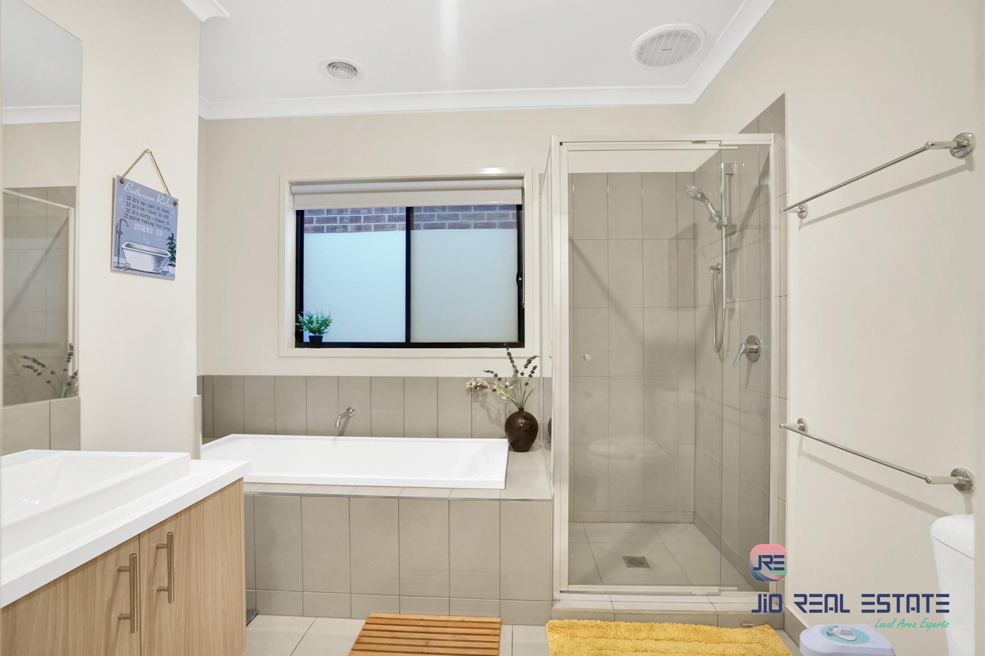 11 Adair Street, Thornhill Park VIC