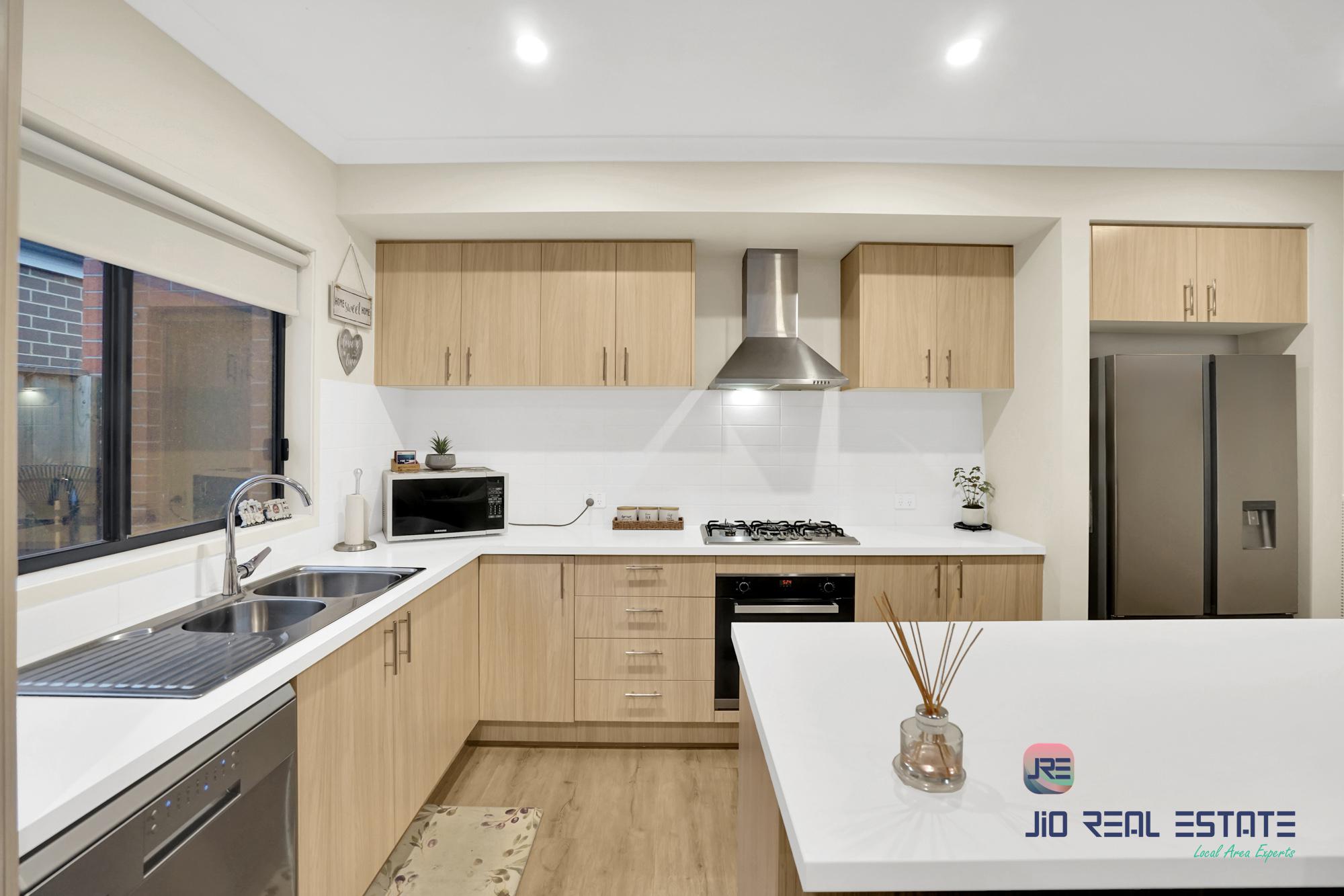 11 Adair Street, Thornhill Park VIC