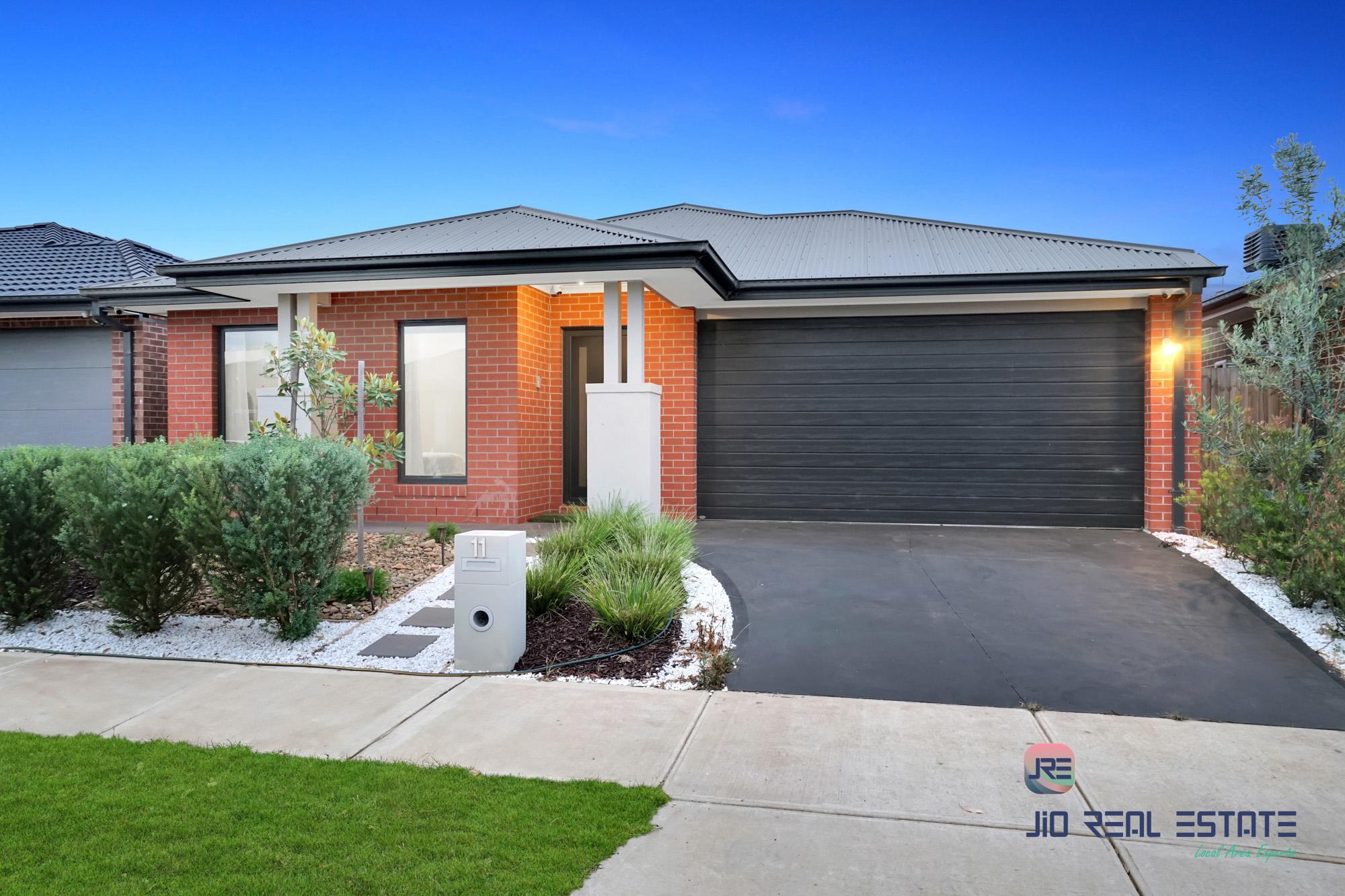 11 Adair Street, Thornhill Park VIC