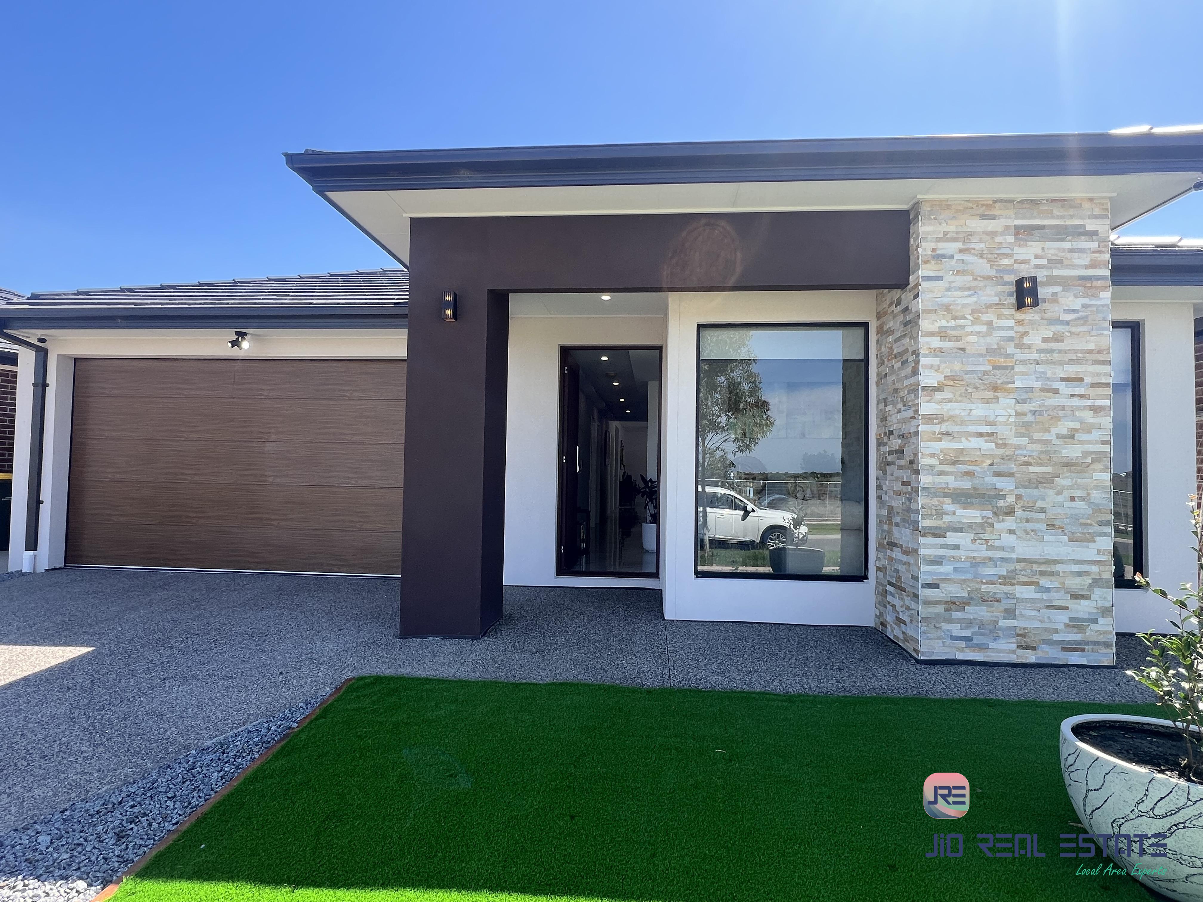 26 Butterscotch Esplanade, Manor Lakes VIC