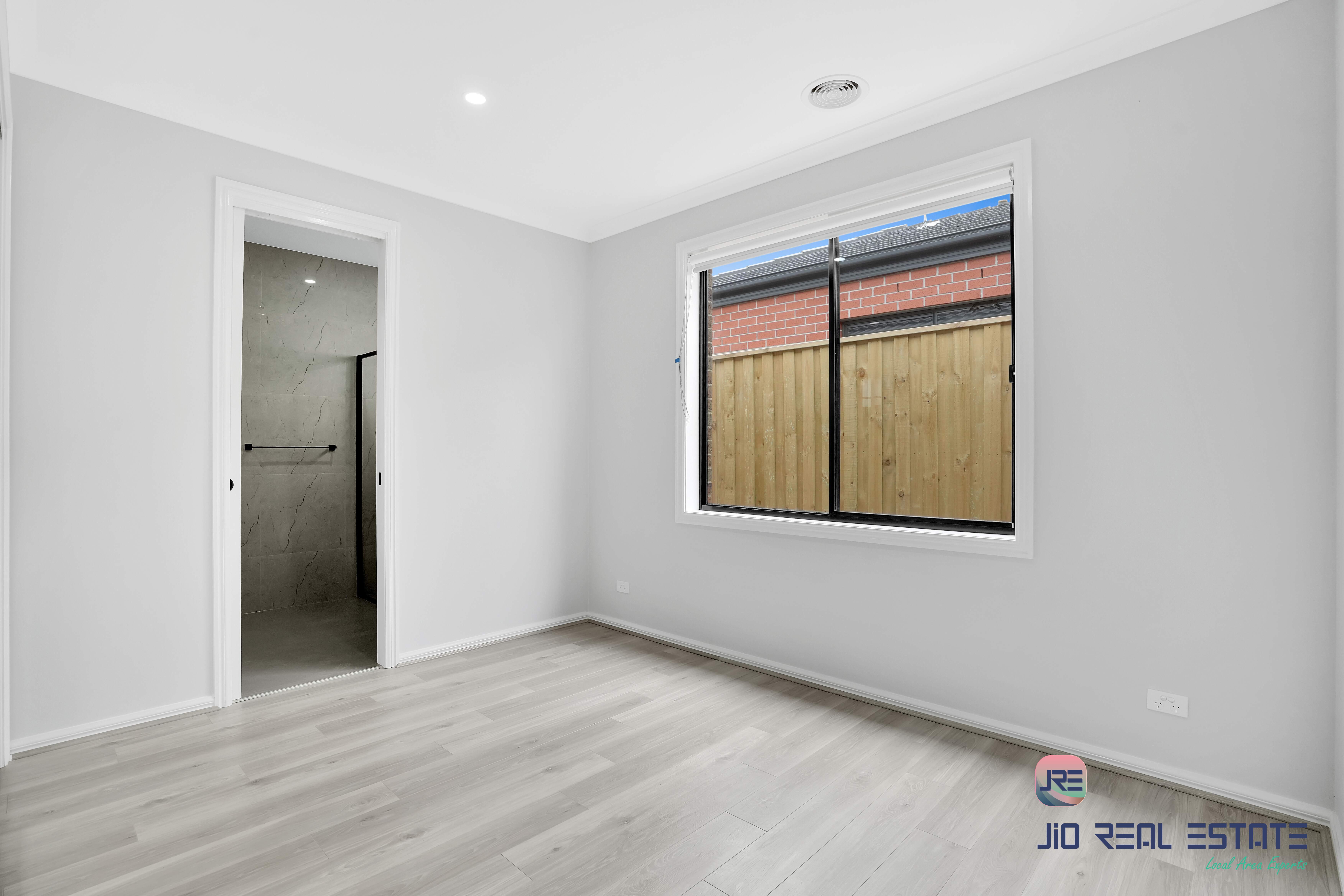 5 Crichton rd, Thornhill Park VIC