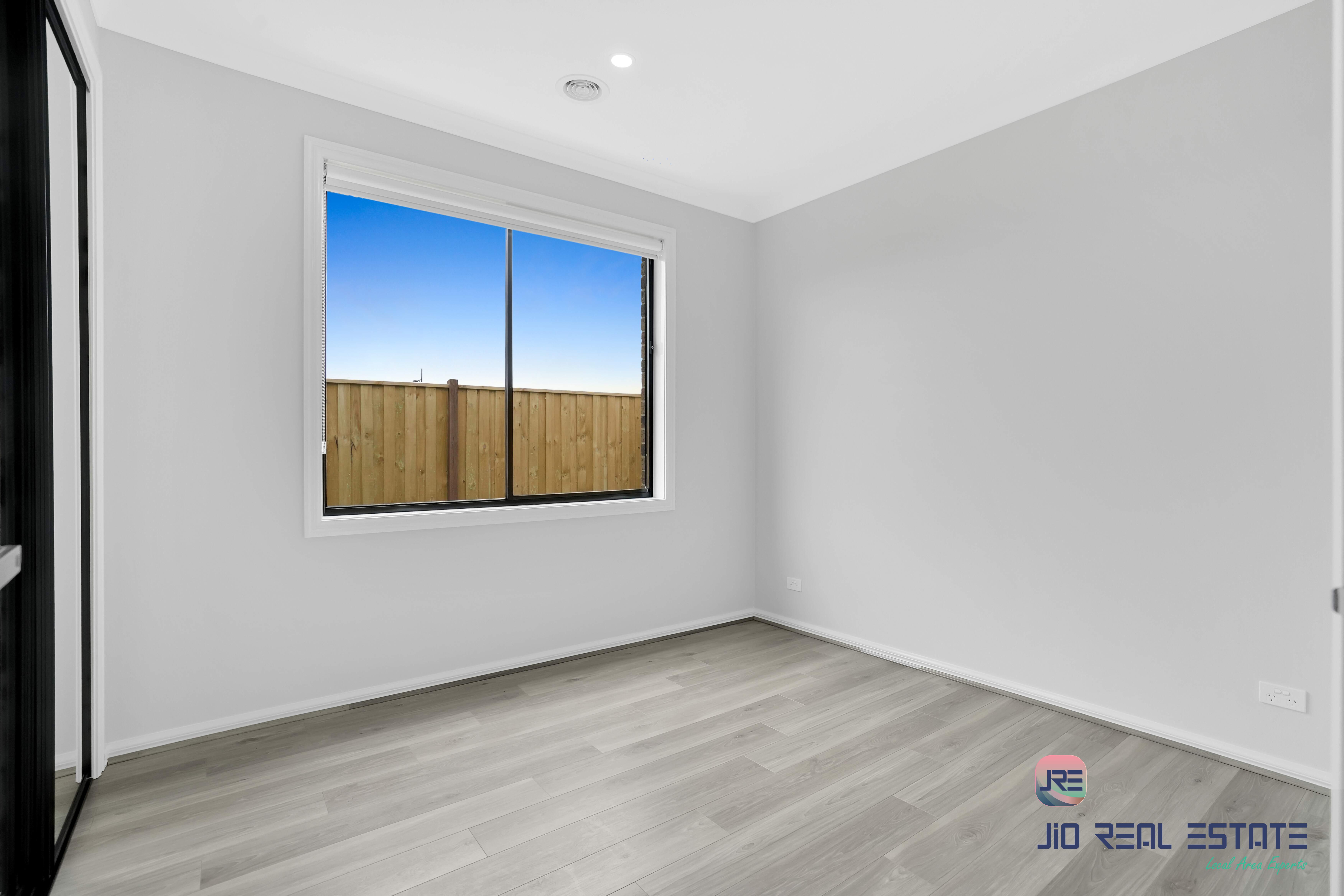 5 Crichton rd, Thornhill Park VIC