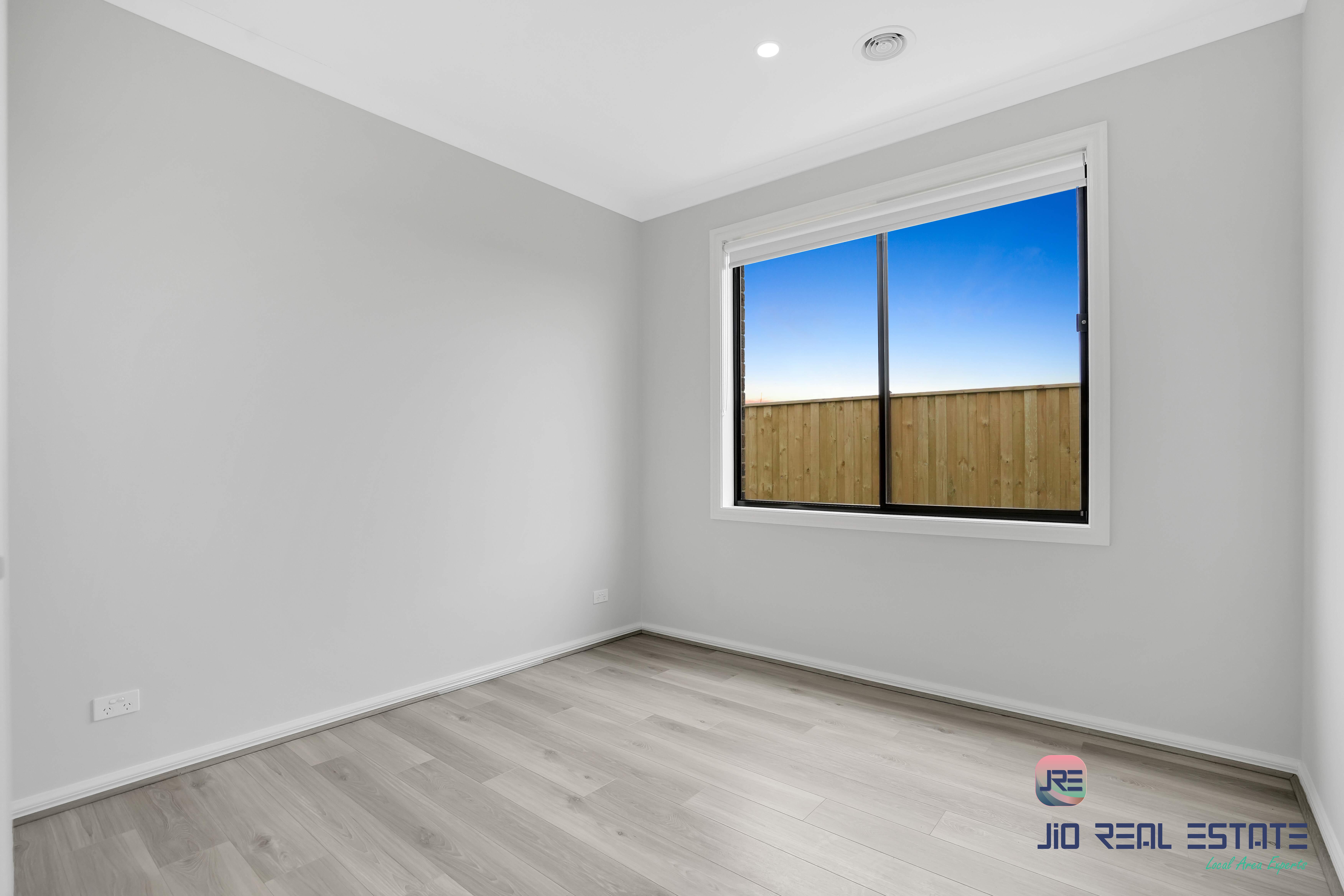 5 Crichton rd, Thornhill Park VIC