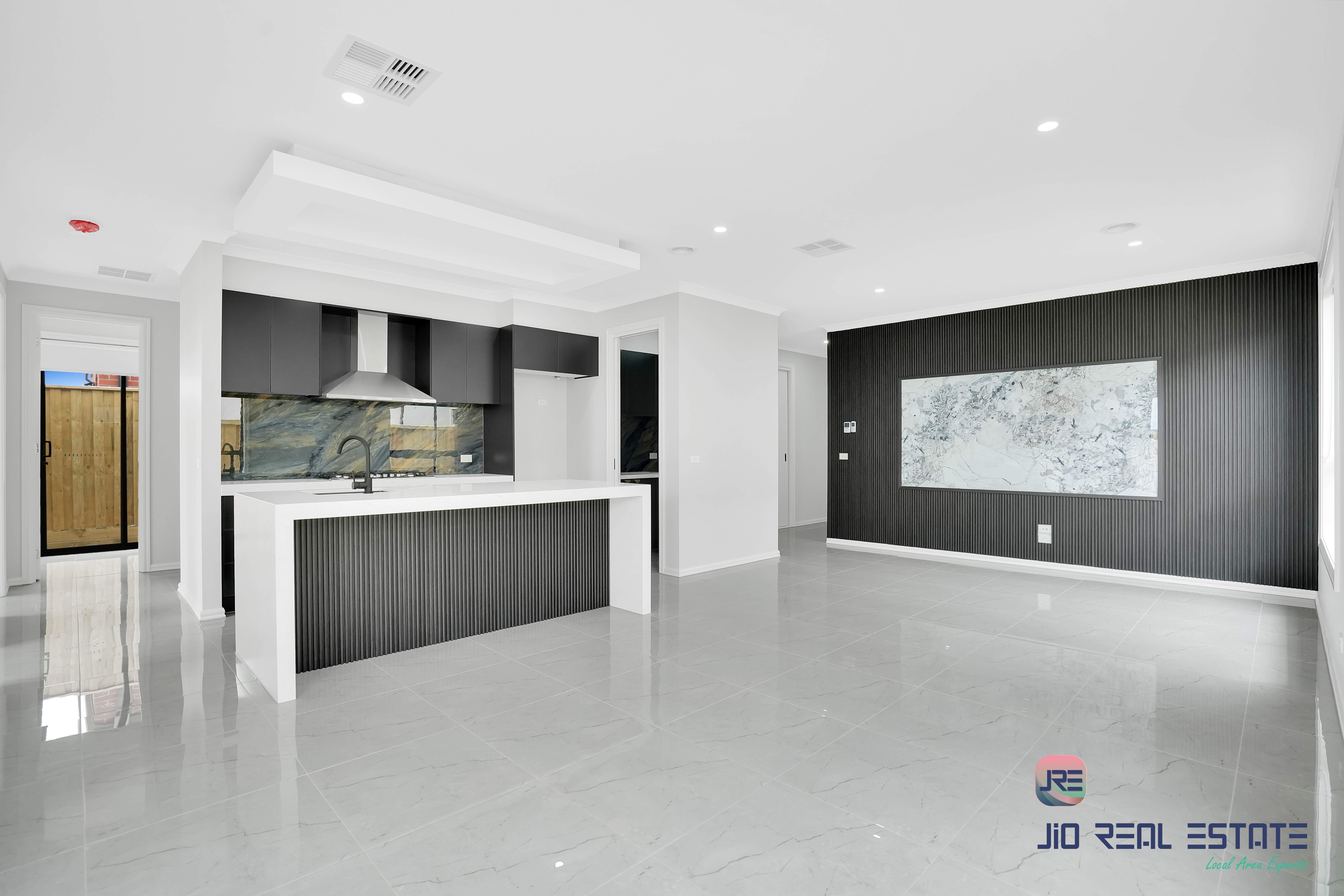 5 Crichton rd, Thornhill Park VIC