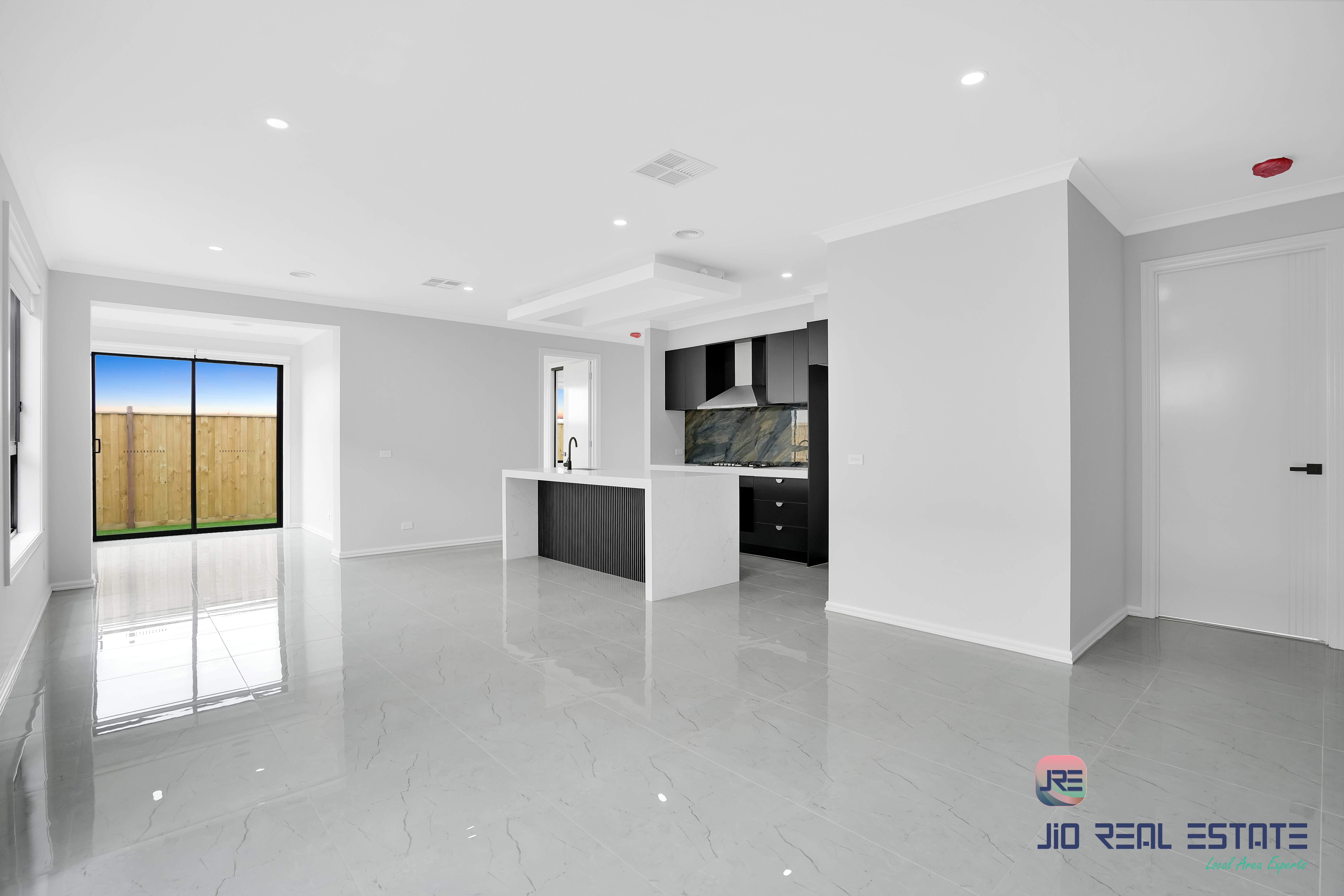 5 Crichton rd, Thornhill Park VIC