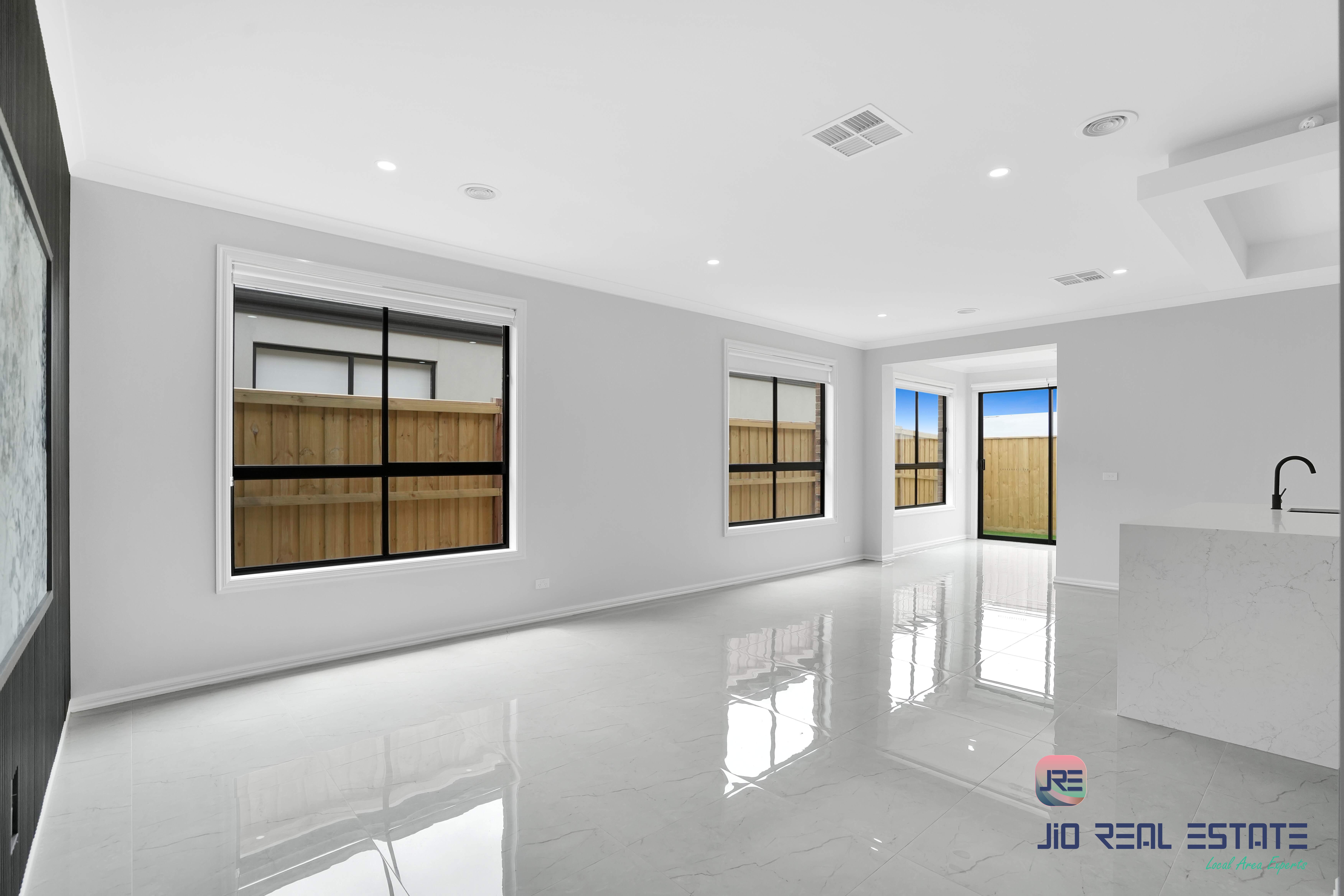 5 Crichton rd, Thornhill Park VIC