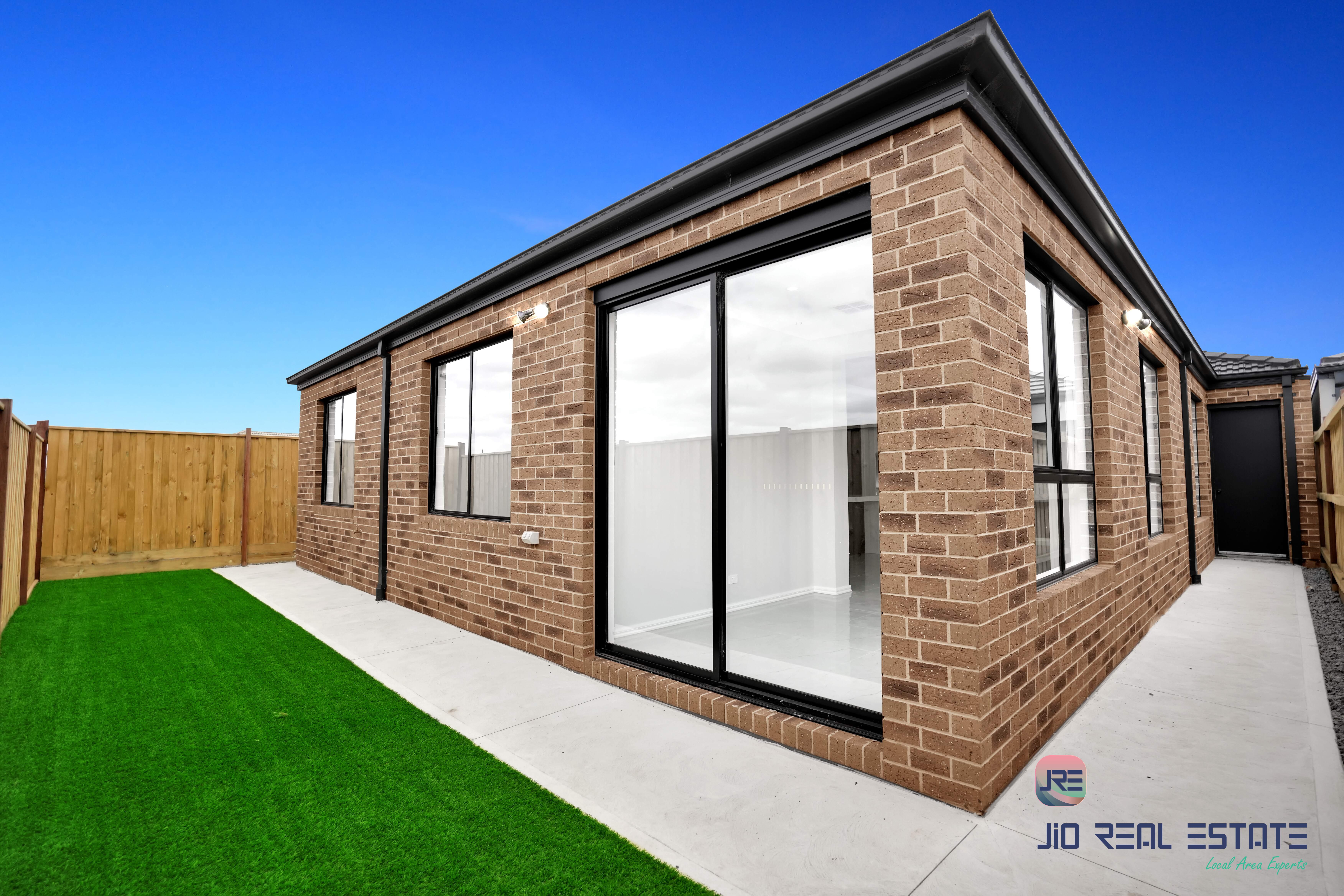 5 Crichton rd, Thornhill Park VIC