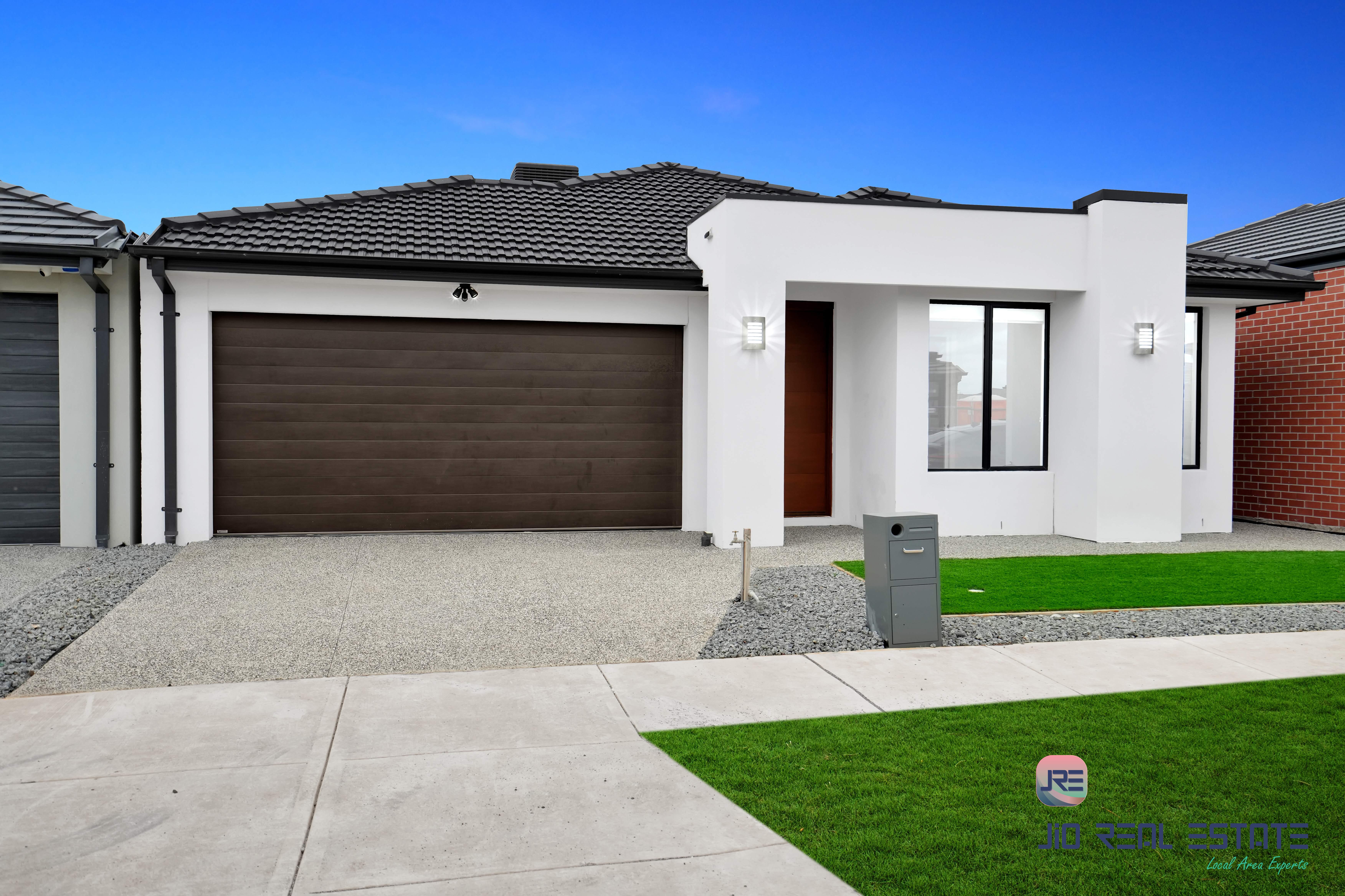 5 Crichton rd, Thornhill Park VIC