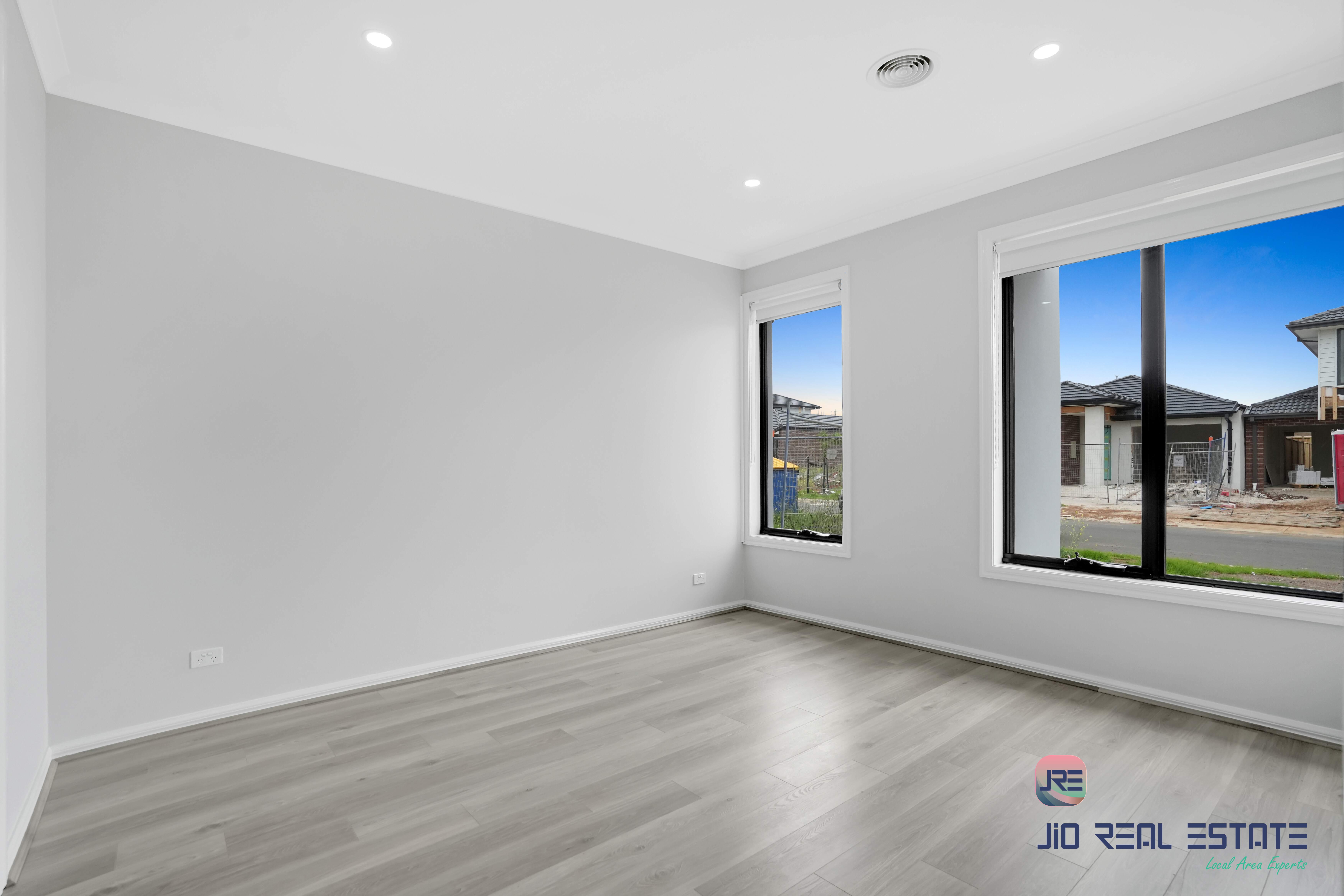 5 Crichton rd, Thornhill Park VIC