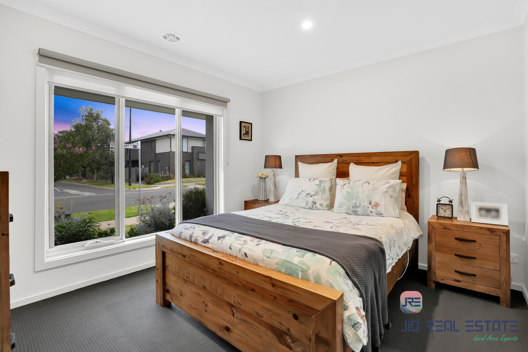 8 Stockport Crescent, Thornhill Park VIC