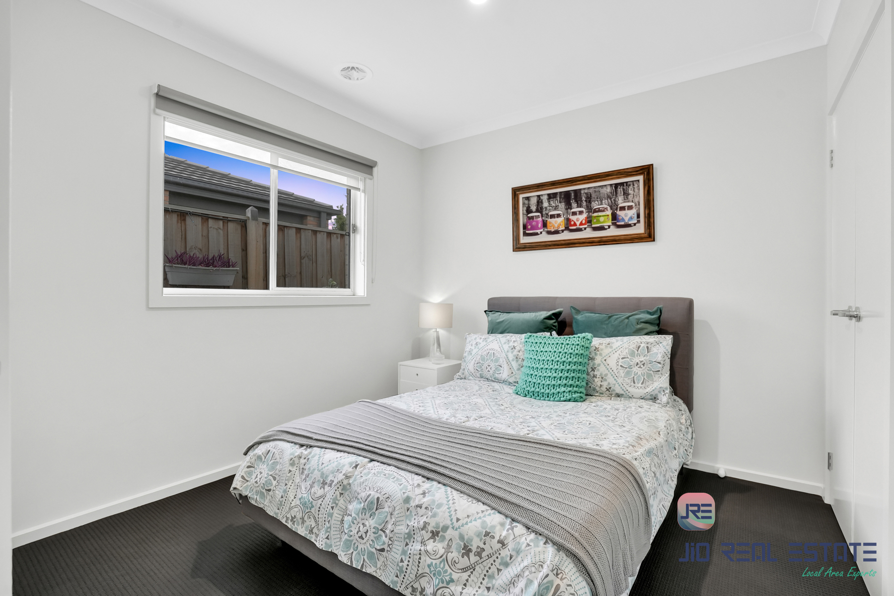 8 Stockport Crescent, Thornhill Park VIC