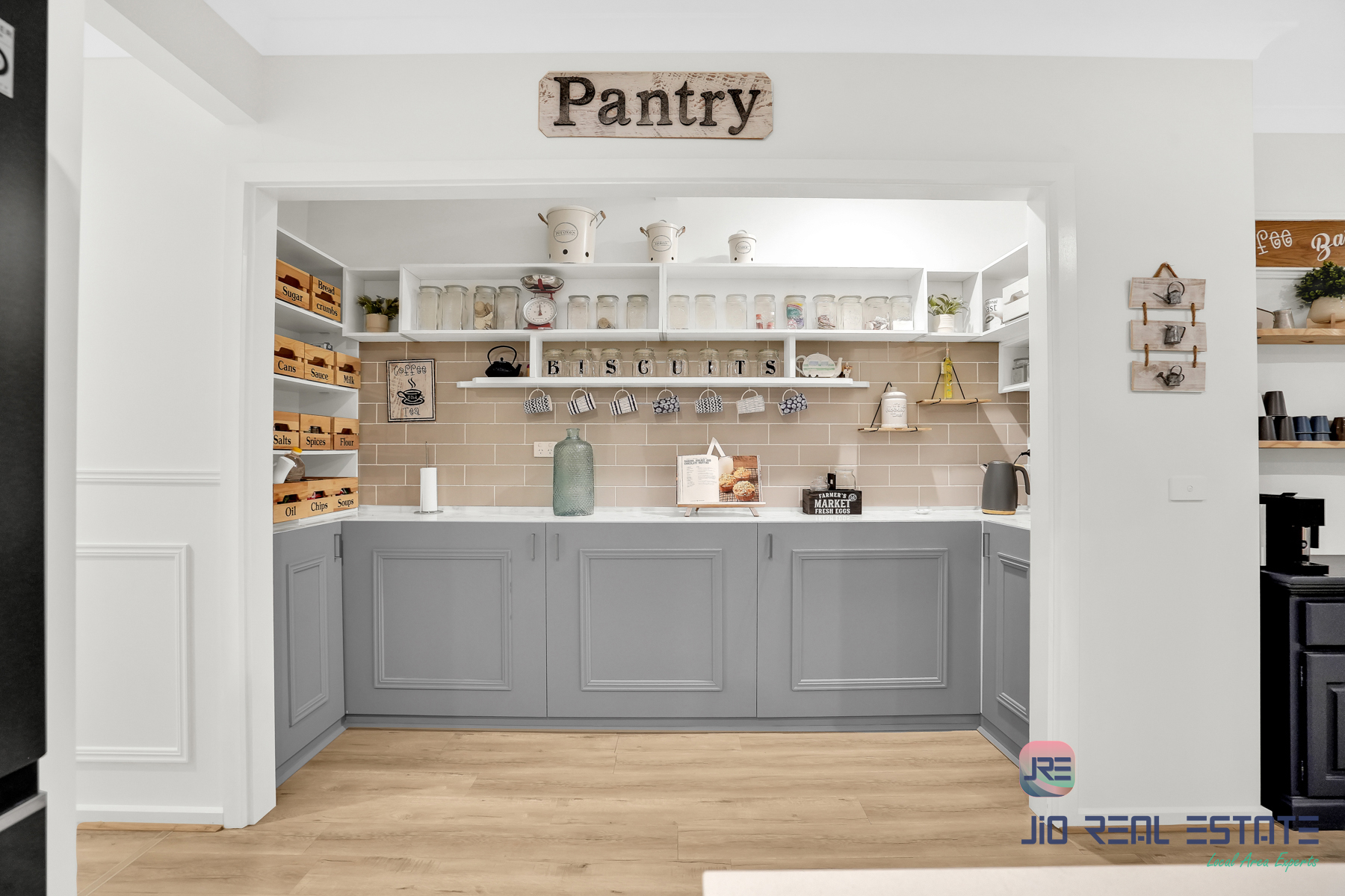 8 Stockport Crescent, Thornhill Park VIC