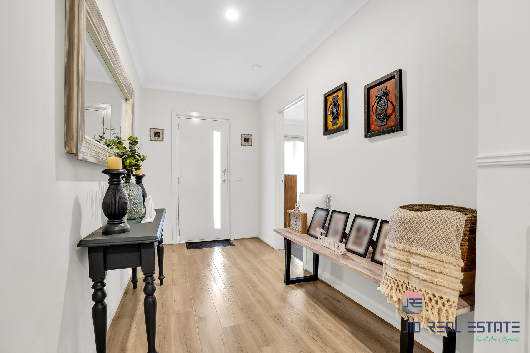 8 Stockport Crescent, Thornhill Park VIC