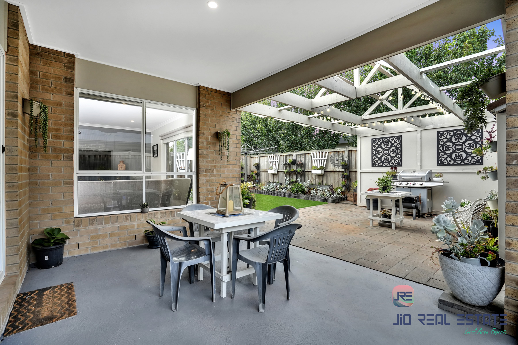 8 Stockport Crescent, Thornhill Park VIC