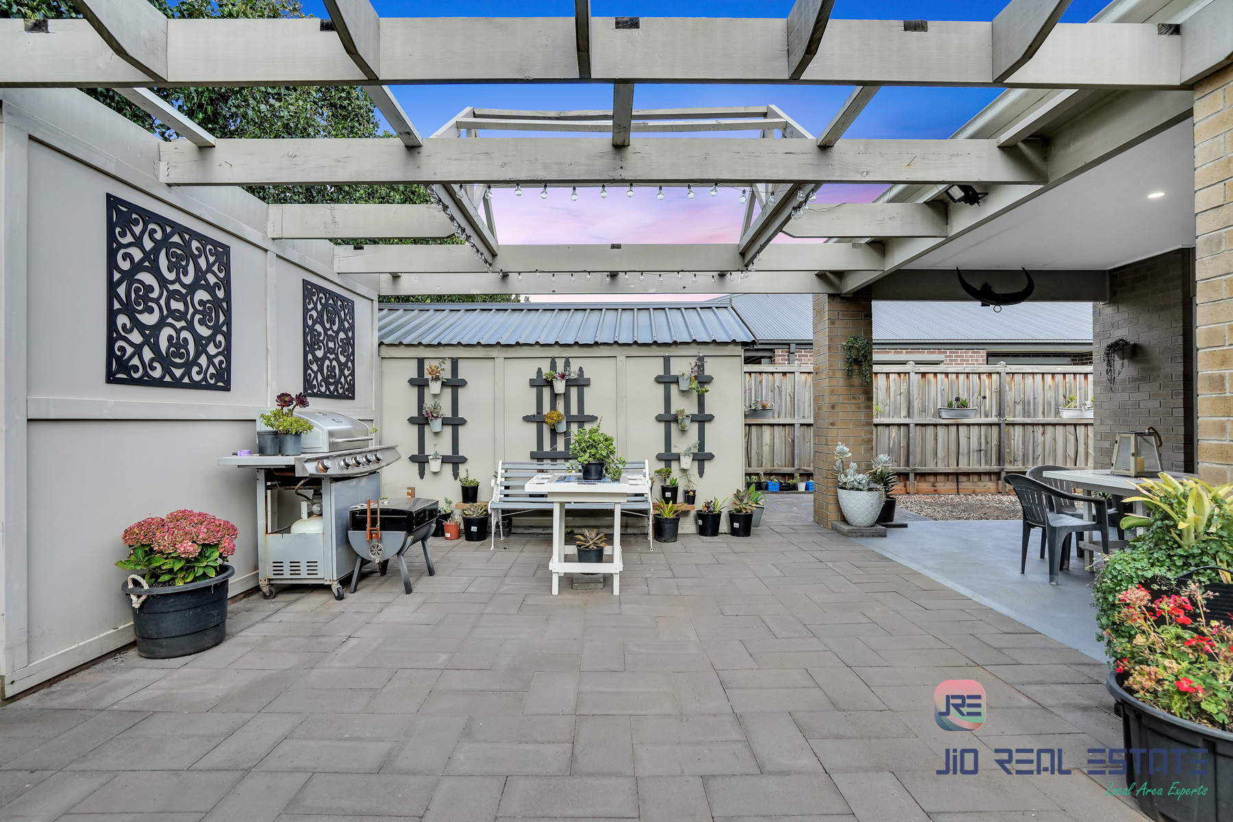 8 Stockport Crescent, Thornhill Park VIC