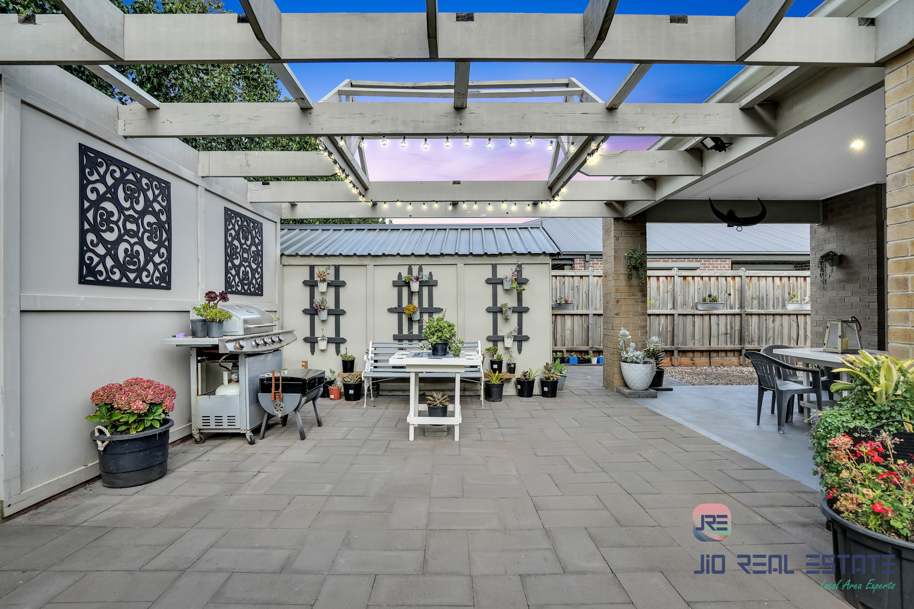 8 Stockport Crescent, Thornhill Park VIC