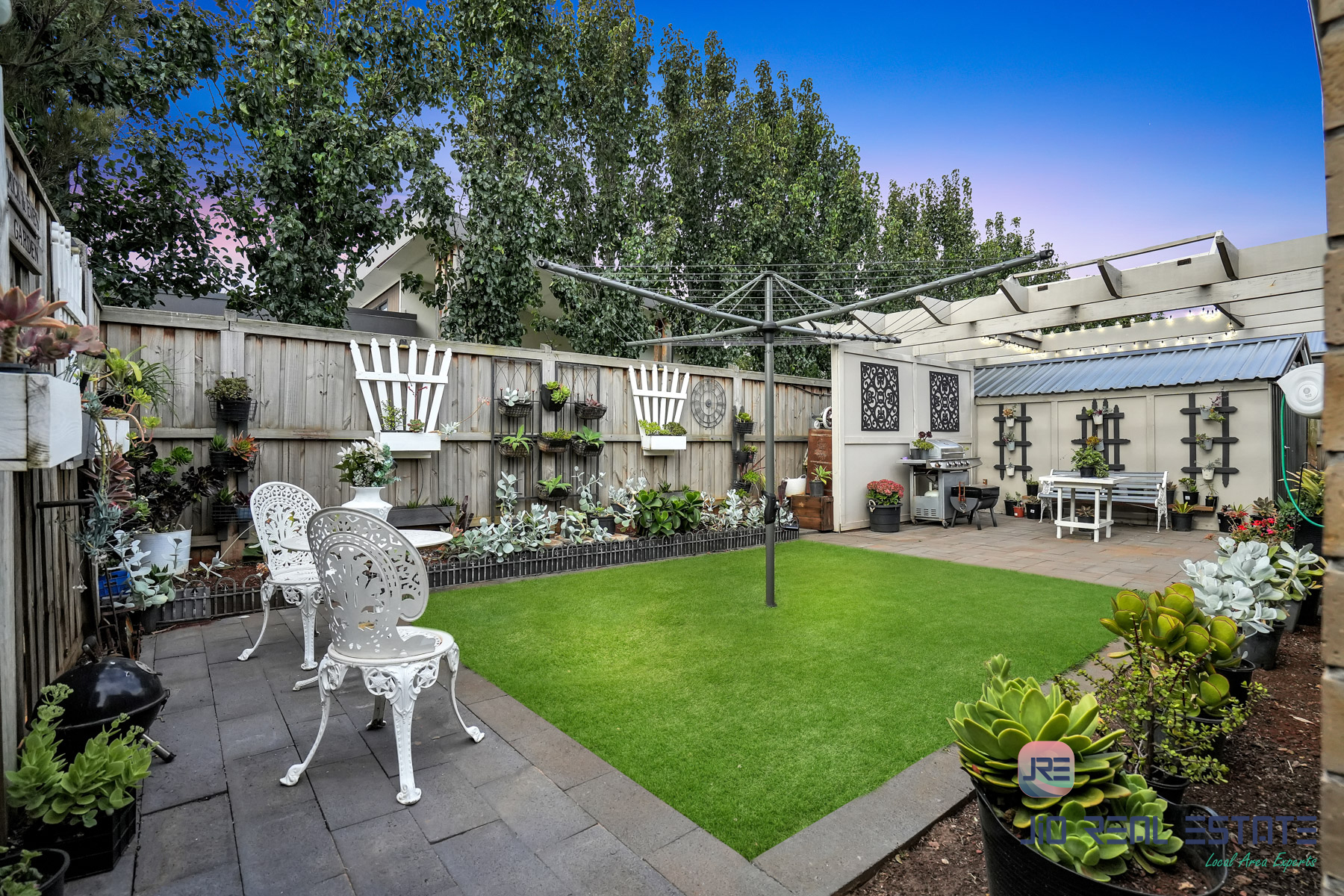 8 Stockport Crescent, Thornhill Park VIC