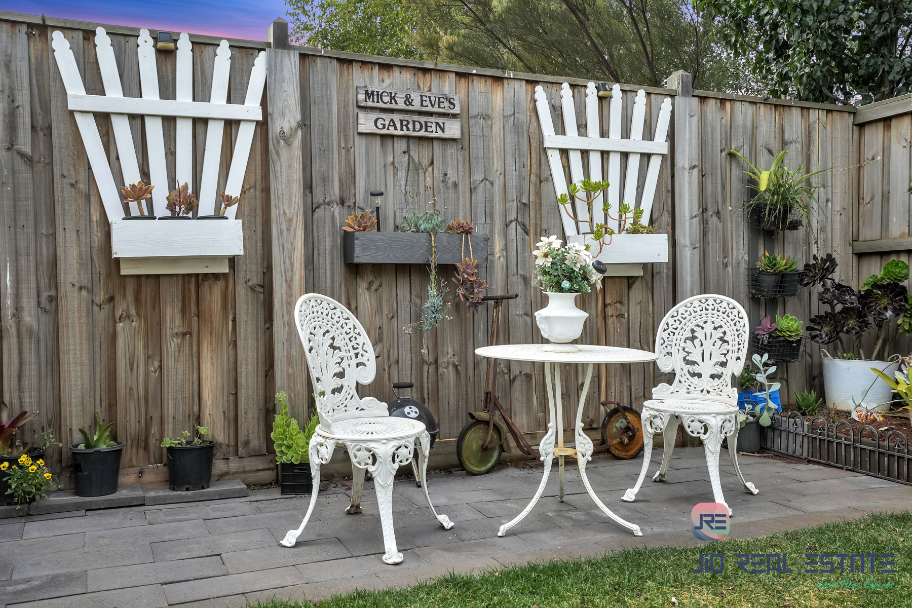 8 Stockport Crescent, Thornhill Park VIC