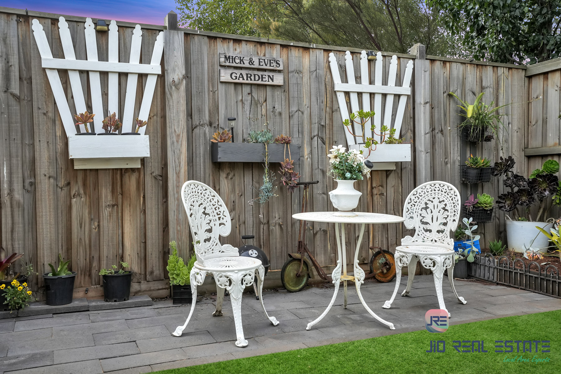 8 Stockport Crescent, Thornhill Park VIC