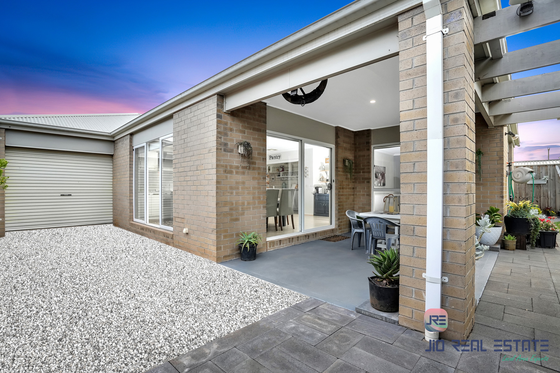 8 Stockport Crescent, Thornhill Park VIC