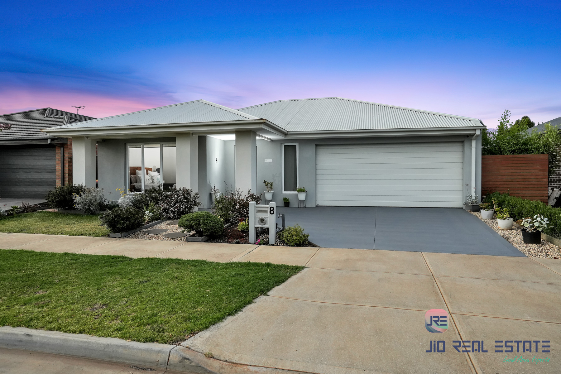 8 Stockport Crescent, Thornhill Park VIC