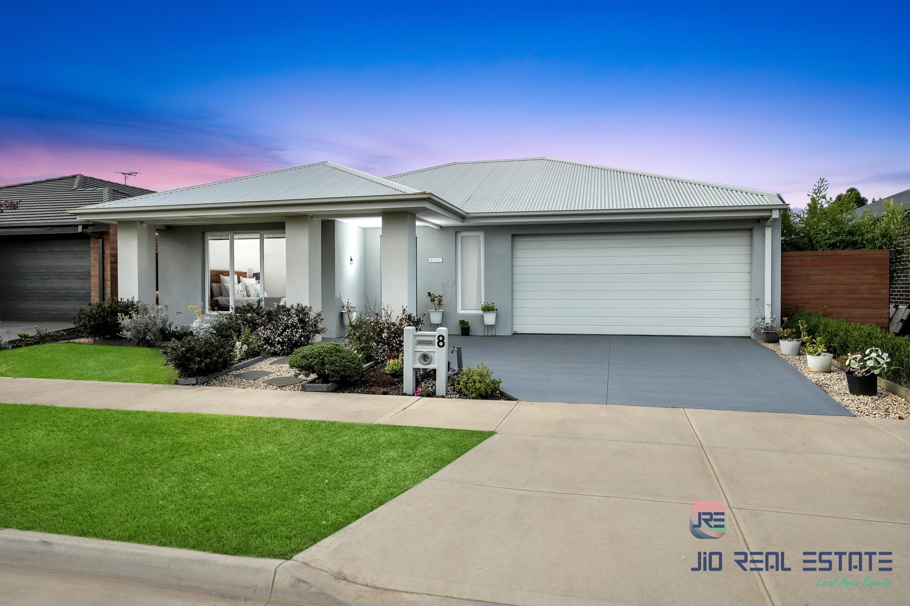 8 Stockport Crescent, Thornhill Park VIC