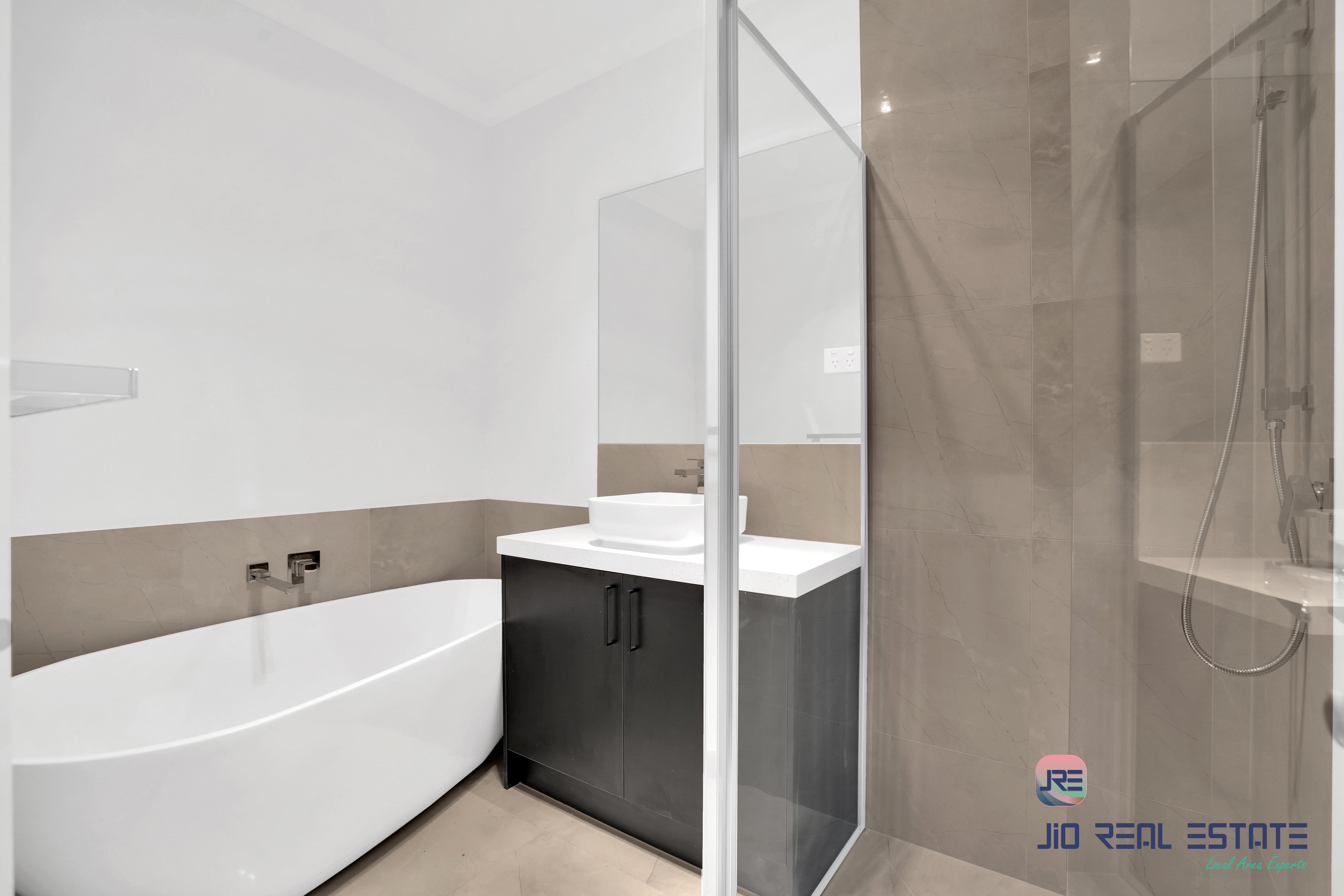 1 Harshaw Road, Thornhill Park VIC