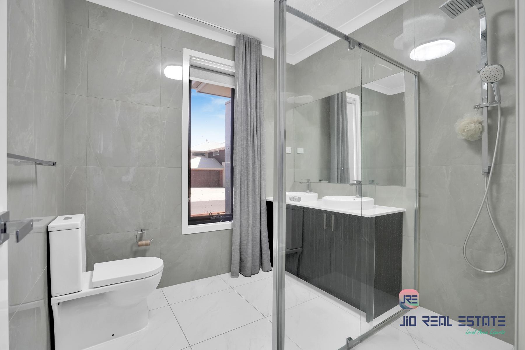 17 Kangaroo Crescent, Aintree VIC