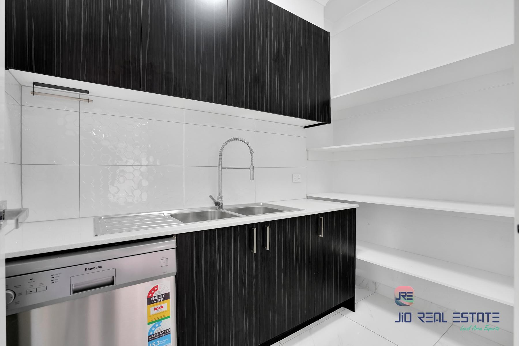 17 Kangaroo Crescent, Aintree VIC