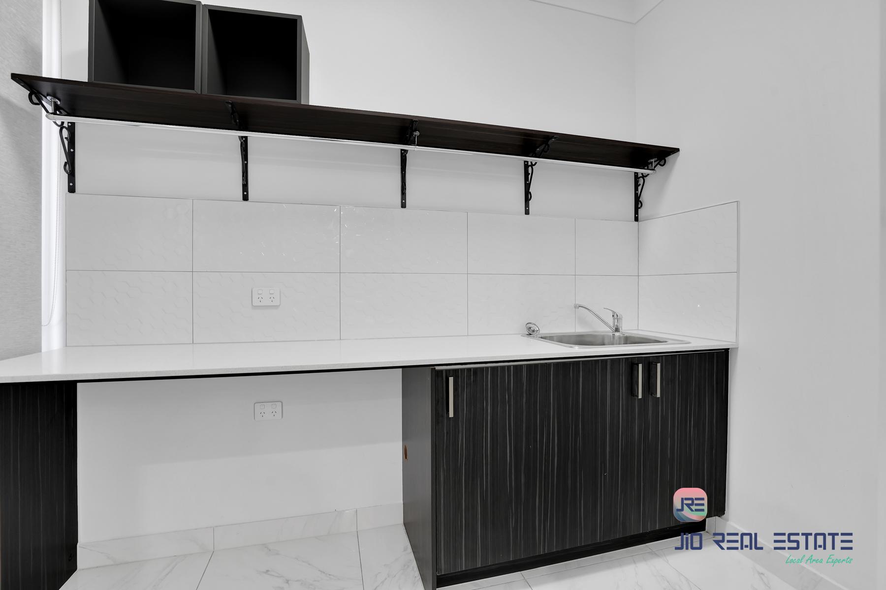 17 Kangaroo Crescent, Aintree VIC