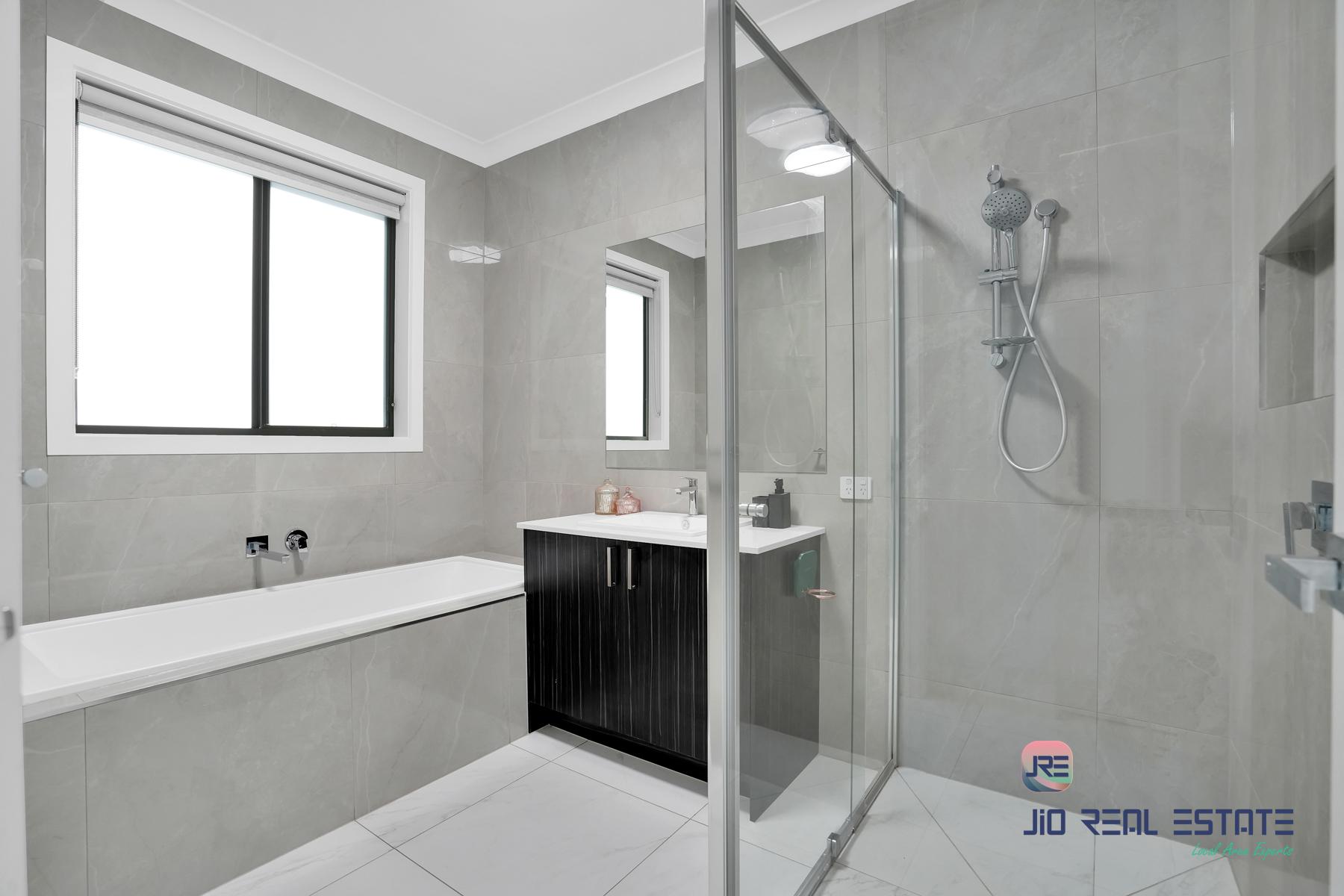 17 Kangaroo Crescent, Aintree VIC