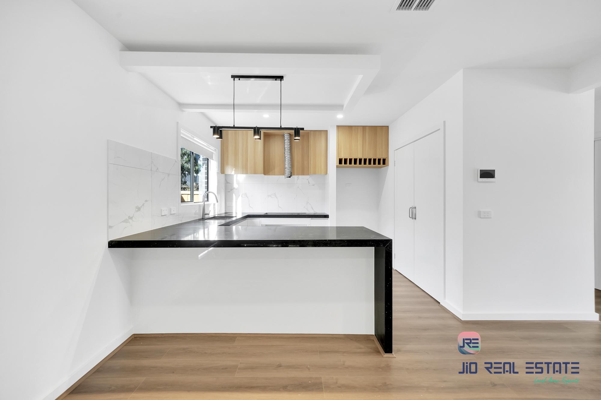 8 Acton Street, Thornhill Park VIC